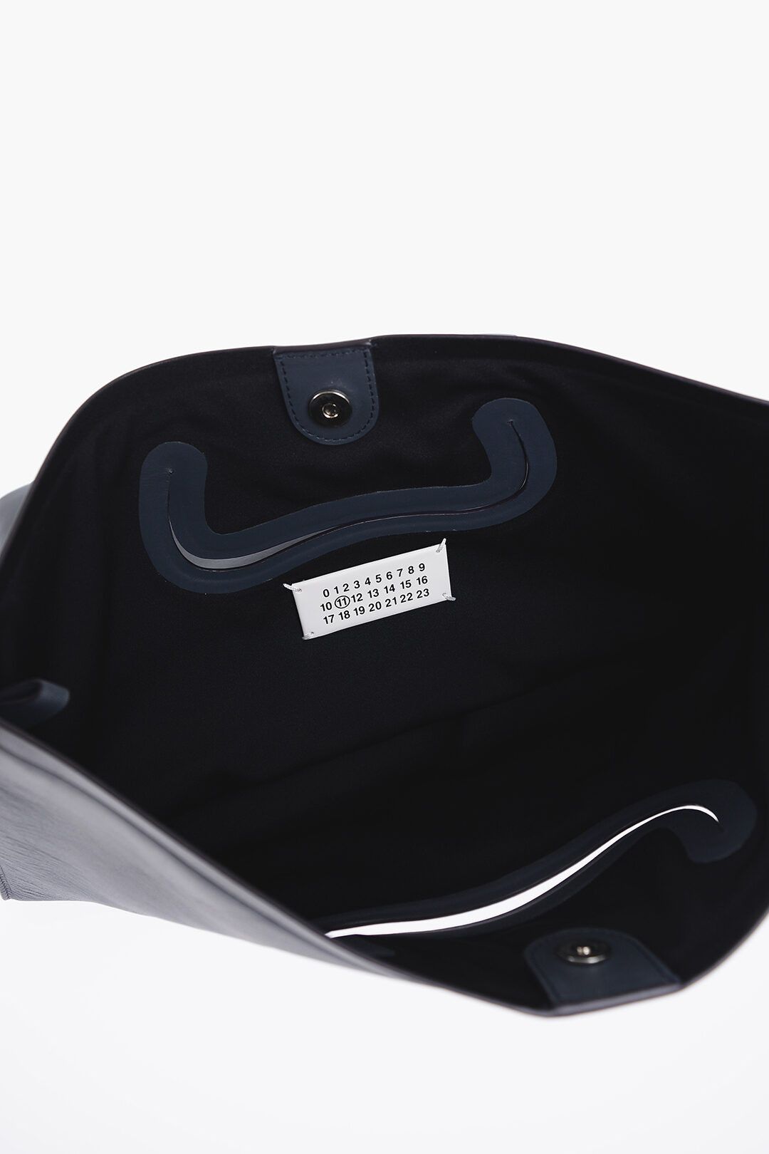 Maison Margiela og1mm1224 Size: OS / Maxi Tabi Flat Clutch in Navy Blue Size ONE SIZE - 7 Thumbnail
