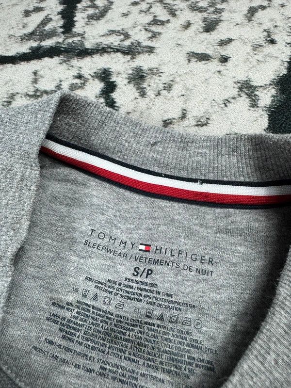 Tommy Hilfiger Tommy Hilfiger crewneck sweatshirt gray red S Size US S / EU 44-46 / 1 - 4 Thumbnail