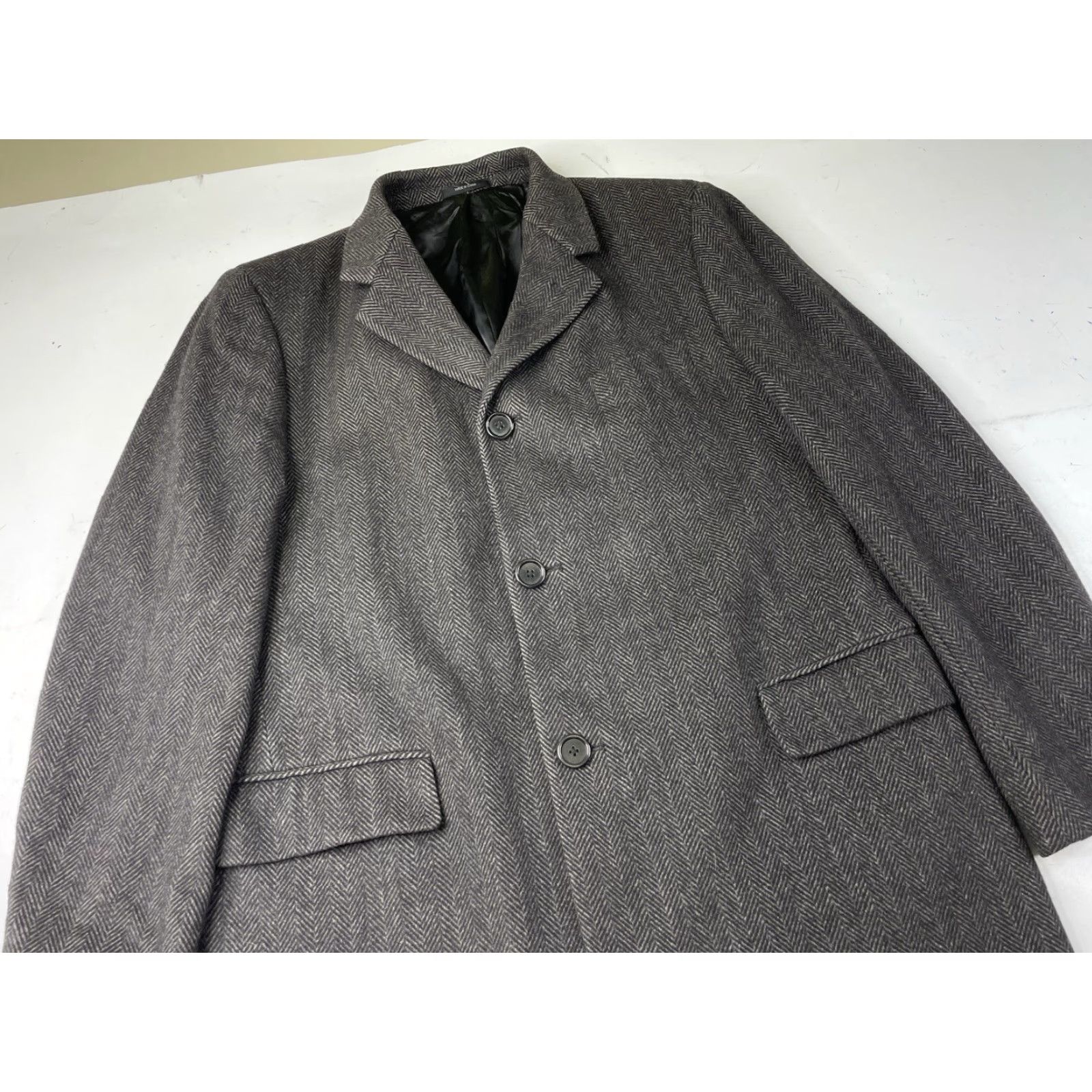 Saks Fifth Avenue VINTAGE Saks Fifth Avenue 100% Cashmere Mens 40R Long Herringbone Overcoat Gray Jacket Size US XXS / EU 40 - 2 Thumbnail