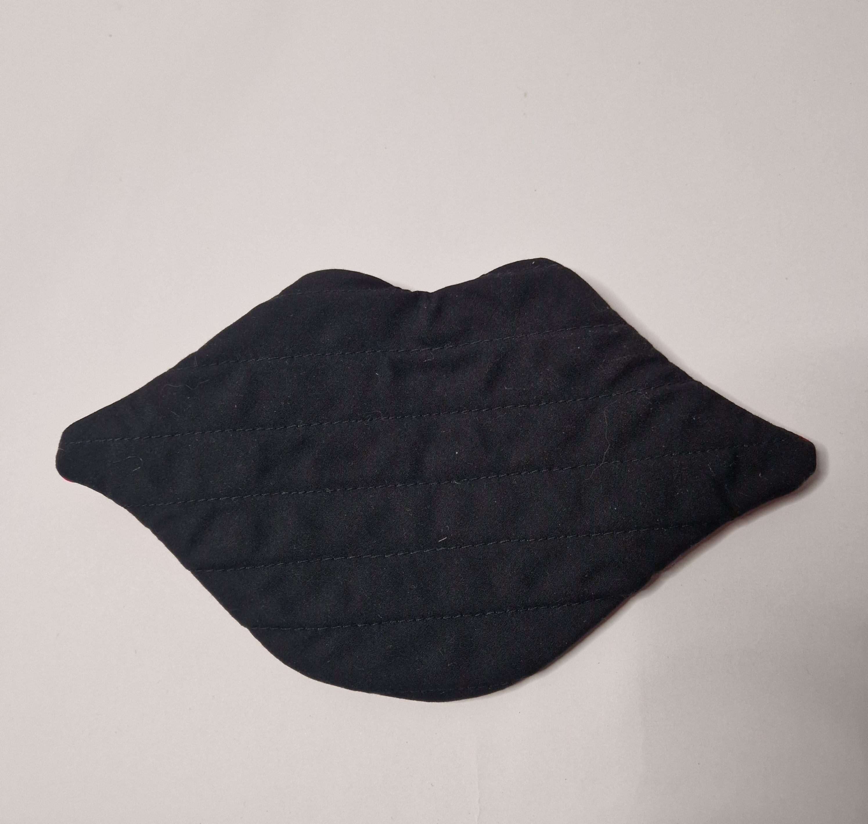 Handmade Hand-Made Red Lip-Shaped Cosmetic Pouch bag Size ONE SIZE - 5 Thumbnail