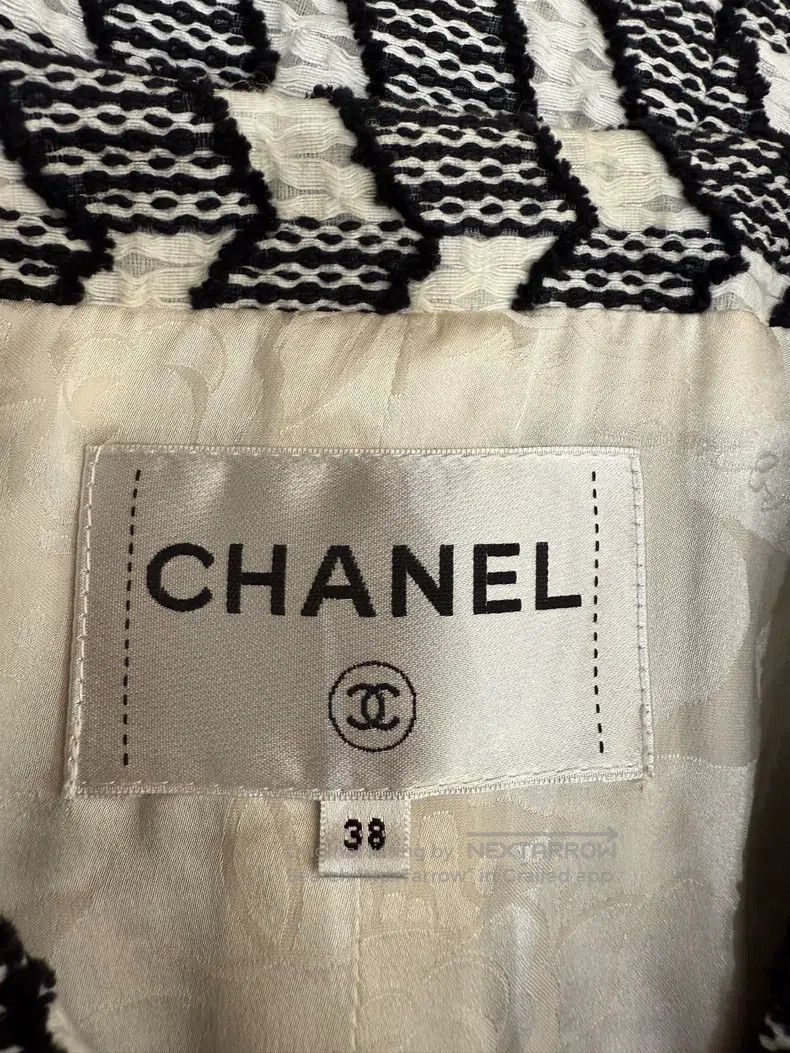 Chanel Chanel Black and white striped short coat Size XS / US 0-2 / IT 36-38 - 4 Thumbnail