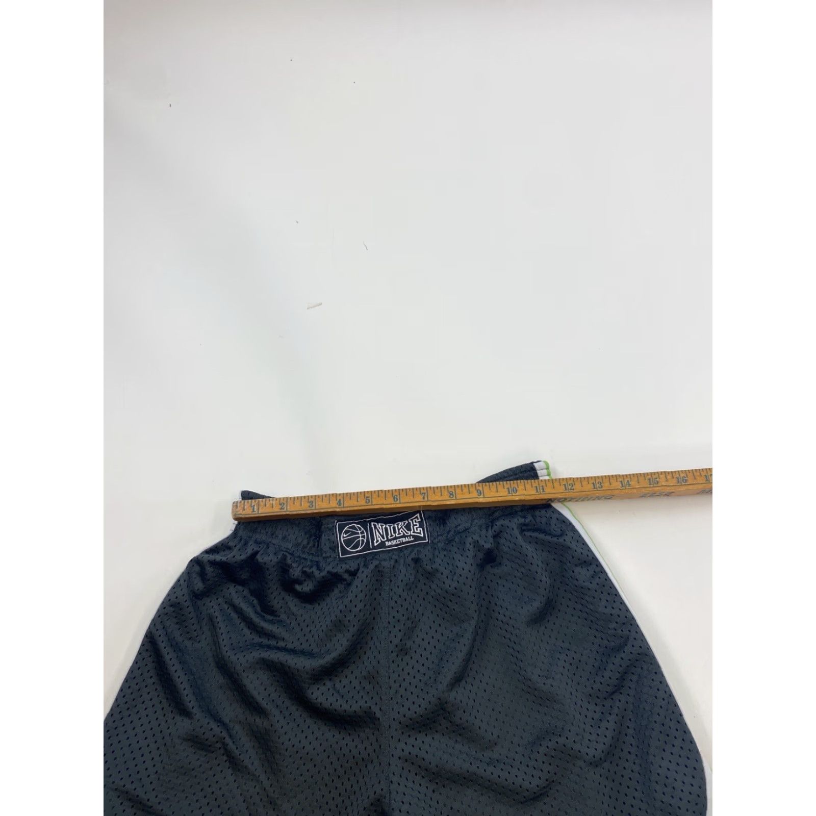 Nike Nike Reversible Basketball Shorts Mens Small Black Green Size US 29 - 5 Thumbnail