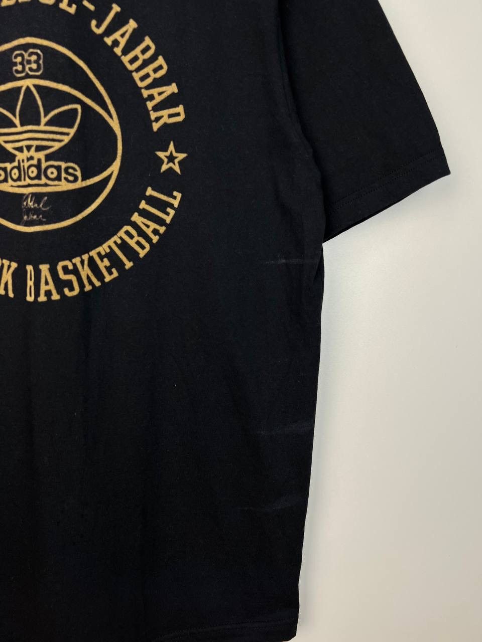 Vintage Adidas Kareem Abdul Jabbar basketball vintage t-shirt size S Size US S / EU 44-46 / 1 - 3 Thumbnail