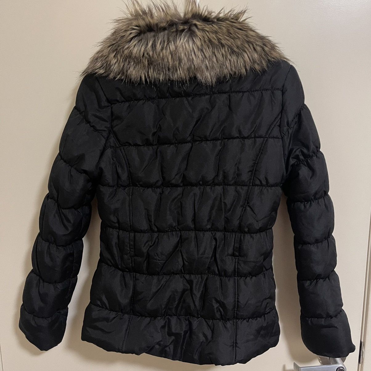 New Look New Look Women’s Black Puffer Jacket Fur Collar Zip Pockets Size S / US 4 / IT 40 - 2 Thumbnail