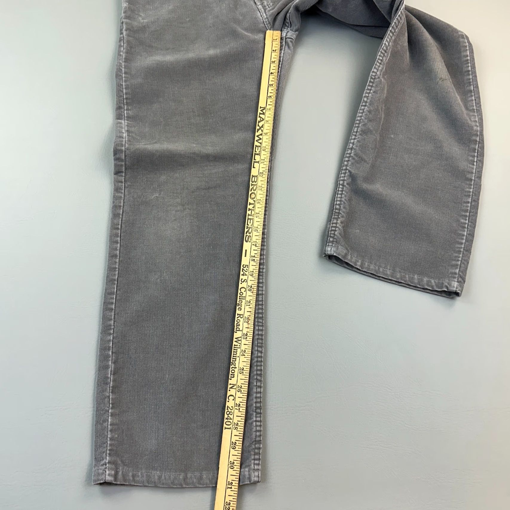 Levi's VINTAGE Levi's 559 Pants Mens 33x34 Gray Corduroy Relaxed Straight Punk Y2K 5-Pocket USA Cowboy Grunge Retro Jeans Mens Size US 33 - 3 Thumbnail