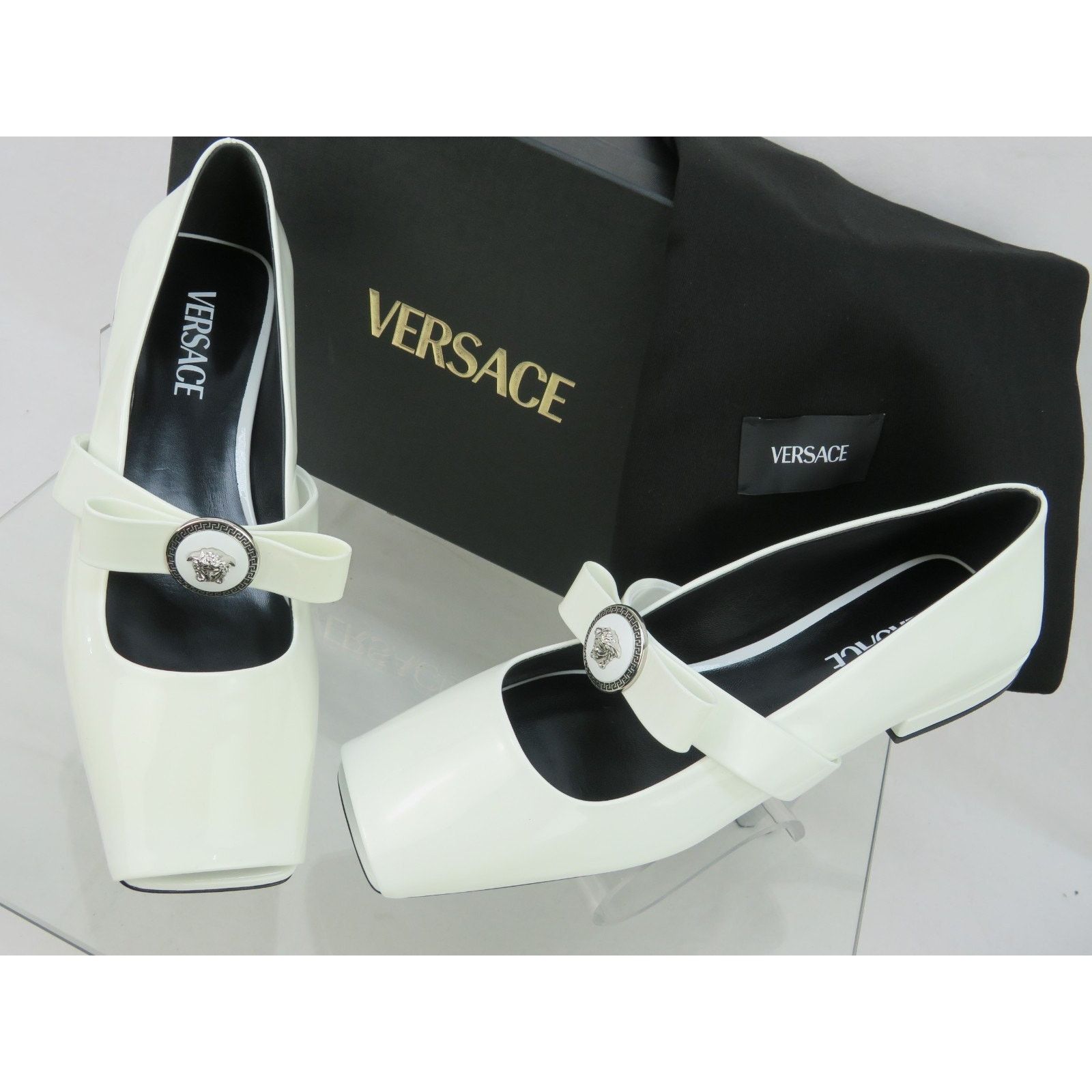 Versace VERSACE WHITE PATEN LEATHE COIN MEDUSA HEAD BOW FLATS 39.5 Size US 9.5 / IT 39.5 - 7 Thumbnail