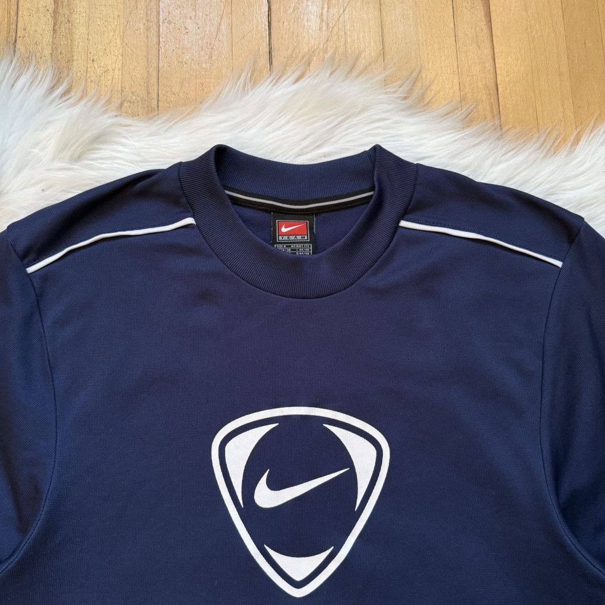 Nike 📌 Vintage Nike 00s Centre Logo Sportswear Tee Size US S / EU 44-46 / 1 - 3 Thumbnail