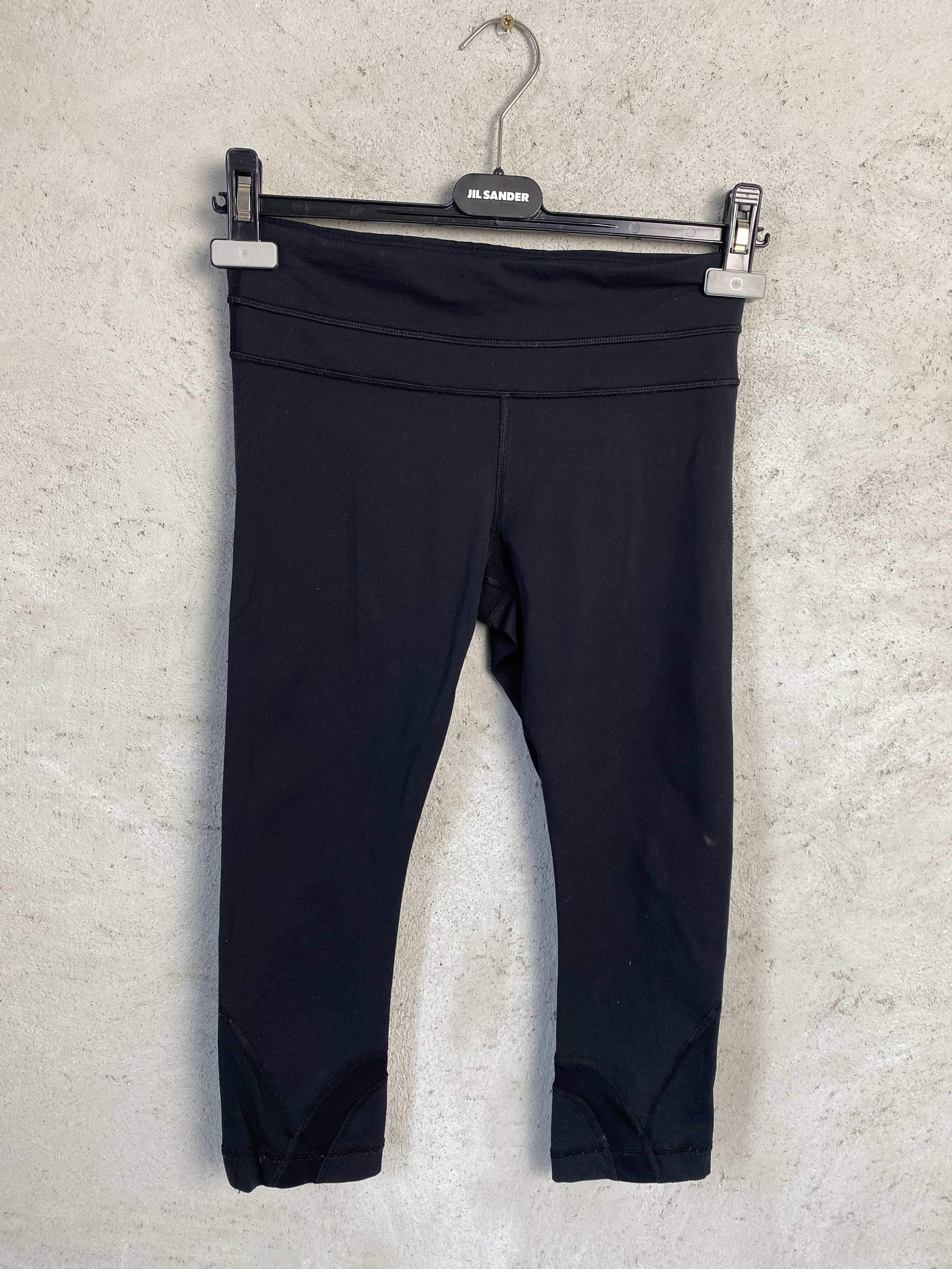 Lululemon Lululemon small logo capri leggings sport yoga Size 27" / US 4 / IT 40 - 2 Thumbnail