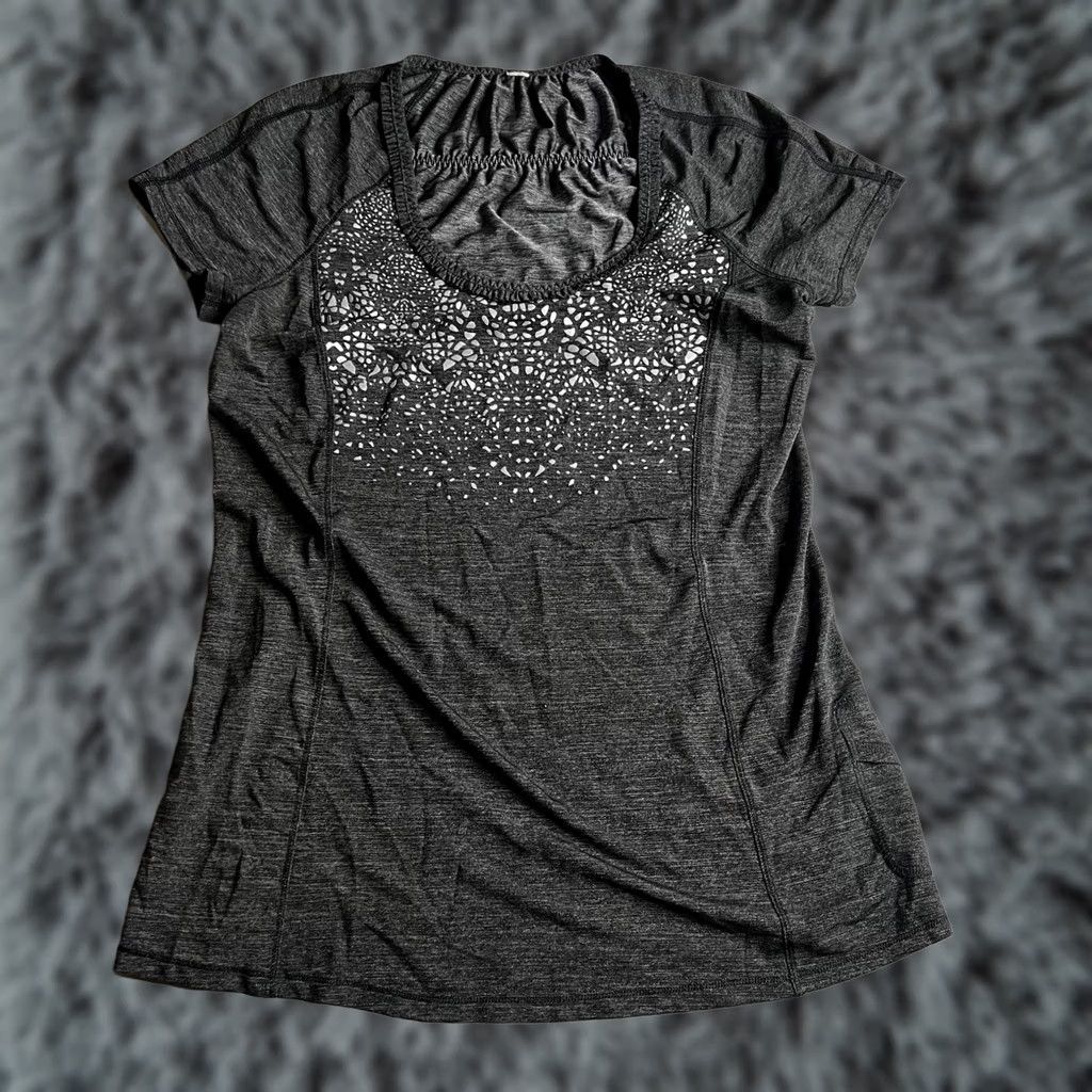 Lululemon Lululemon Run Dash Tee Gray Heathered Short Sleeve Running Shirt Women Size 4 Size S / US 4 / IT 40 - 1 Thumbnail