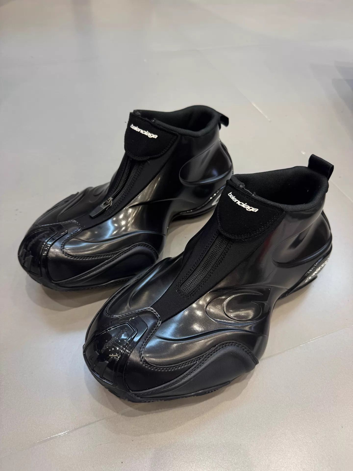 Balenciaga Balenciaga BBall Patent Round Zip Distressed Mid Men's Black Size US 8 / EU 41 - 1 Thumbnail