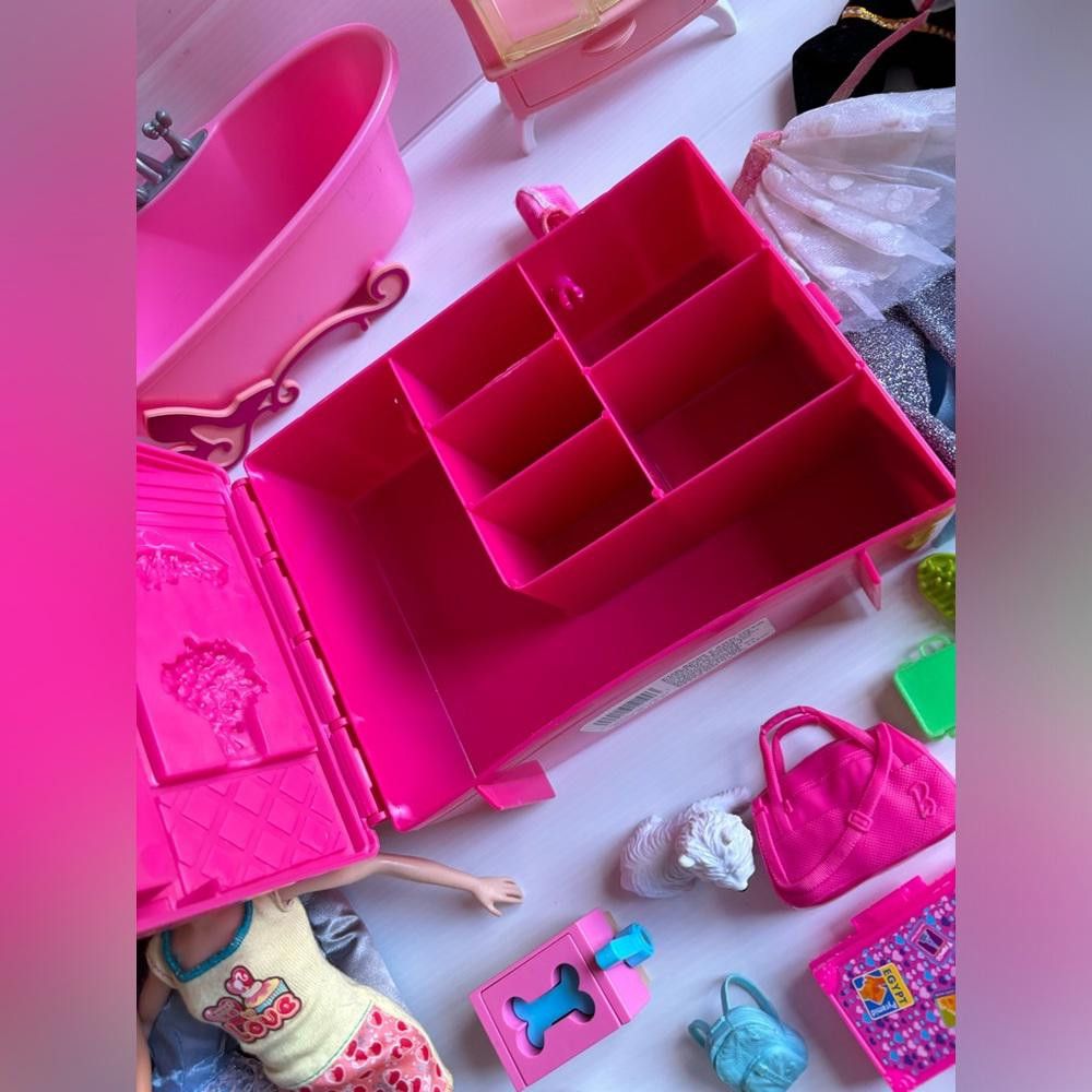 Designer Bundle of Barbies, Barbie Clothes, and Furniture Size ONE SIZE - 7 Thumbnail