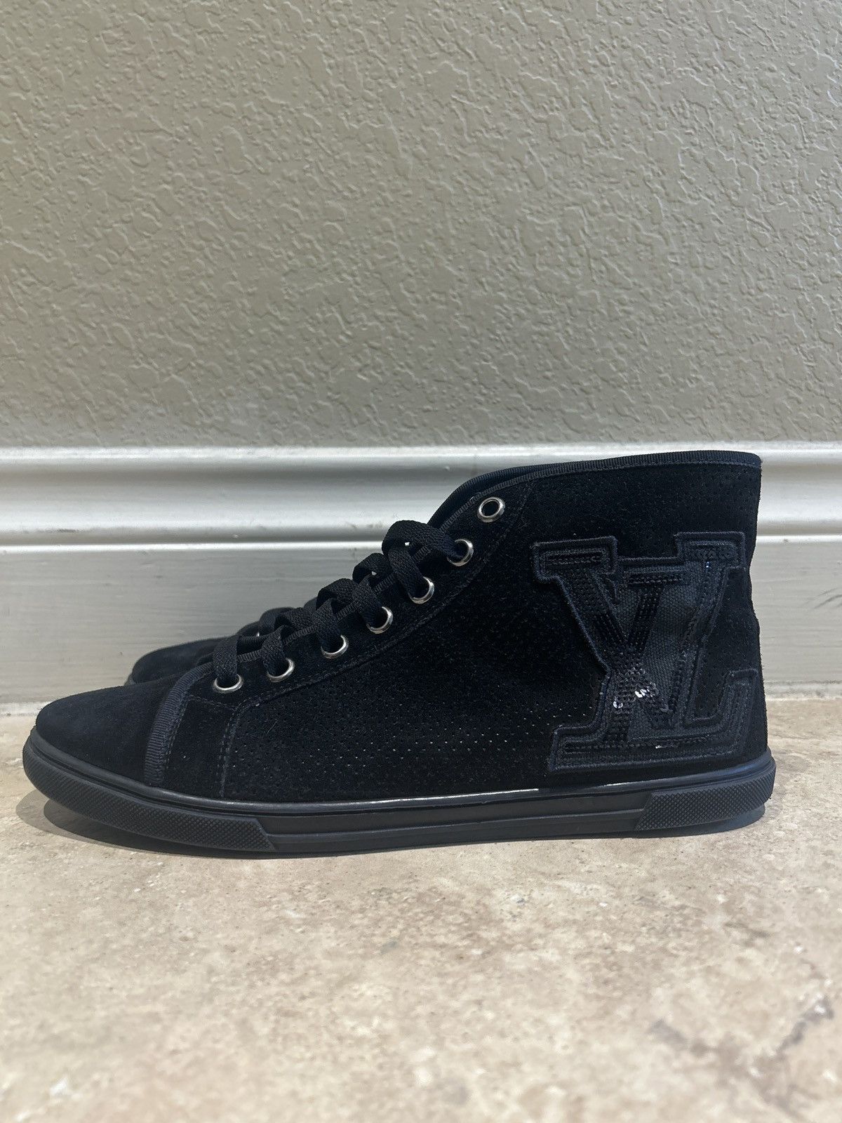 Louis Vuitton Louis Vuitton Black Suede High Top Sneakers size 39.5/8.5 Size US 8.5 / IT 38.5 - 1 Thumbnail