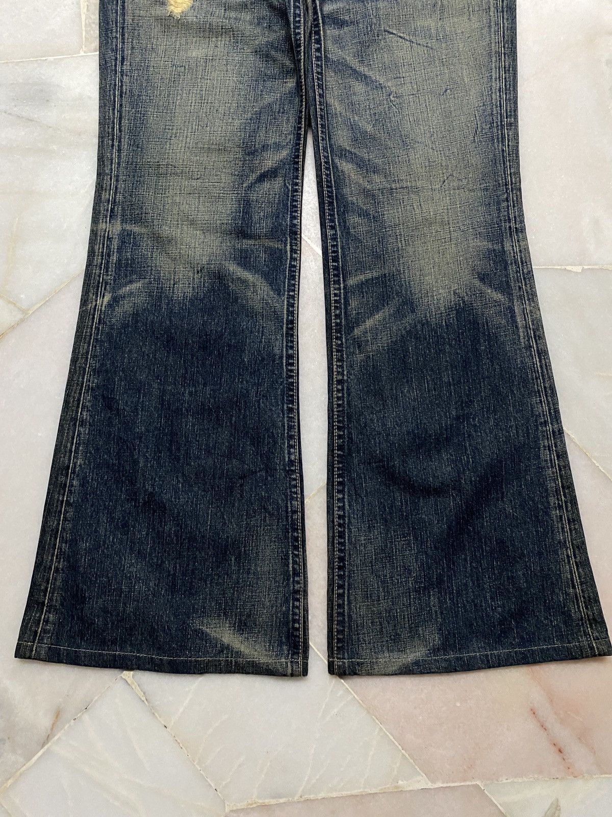 Levi's 💥Flare💥Vintage 90-00s Levi’s Ripped Distress Mudwash Jean Size US 30 / EU 46 - 4 Thumbnail