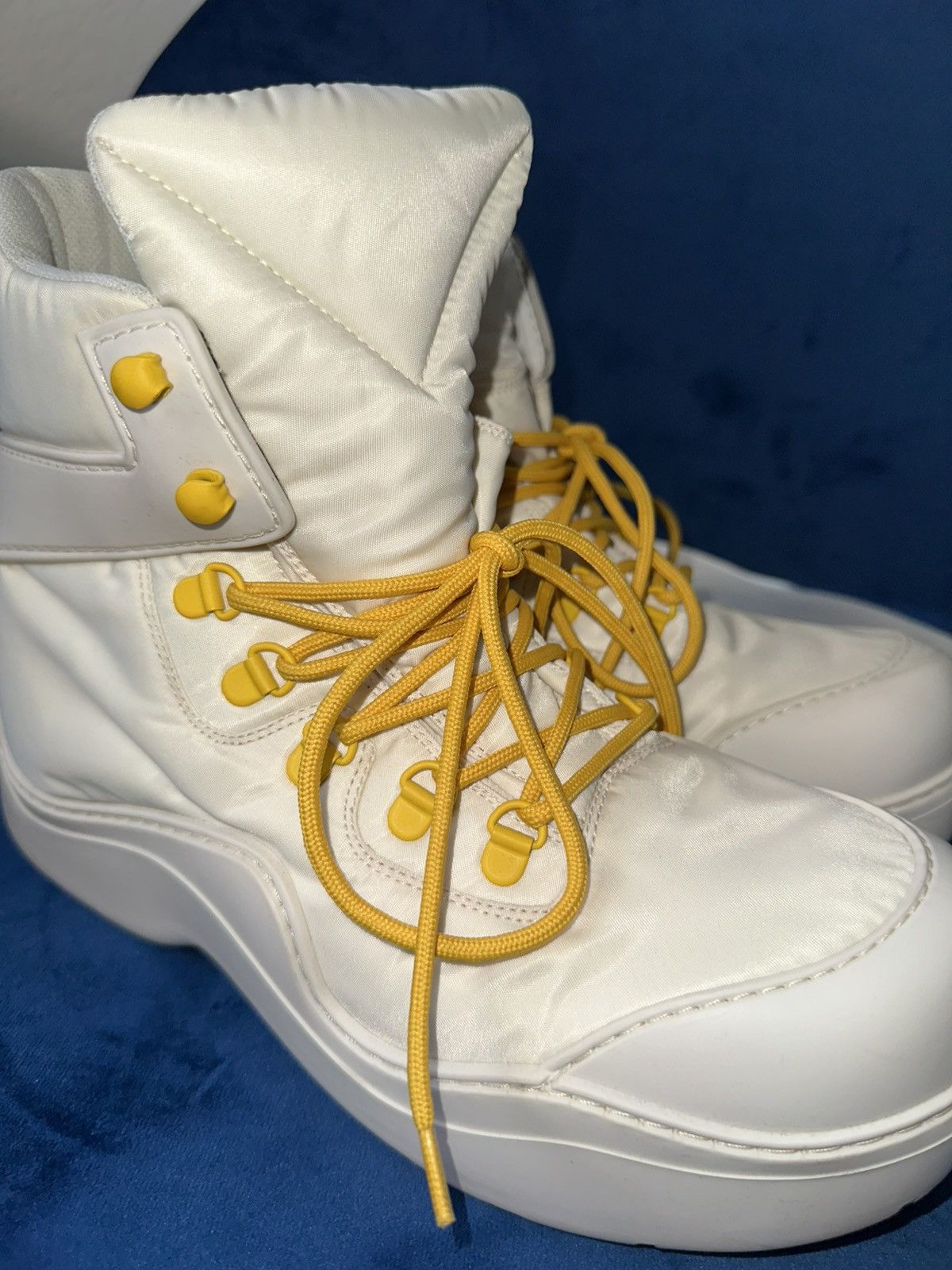 Bottega Veneta Bottega Veneta Puddle Ankle Boot Bomber White Size US 8 / EU 41 - 9 Thumbnail
