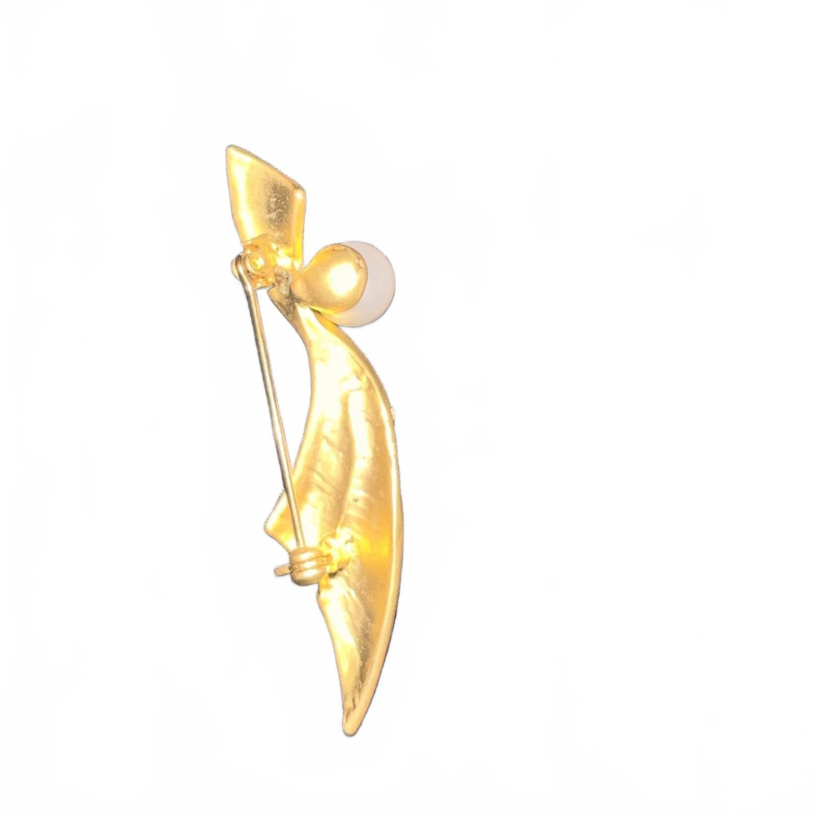 The Unbranded Brand Elegant Gold Tone Brooch with Pearl Accent Size ONE SIZE - 1 Thumbnail