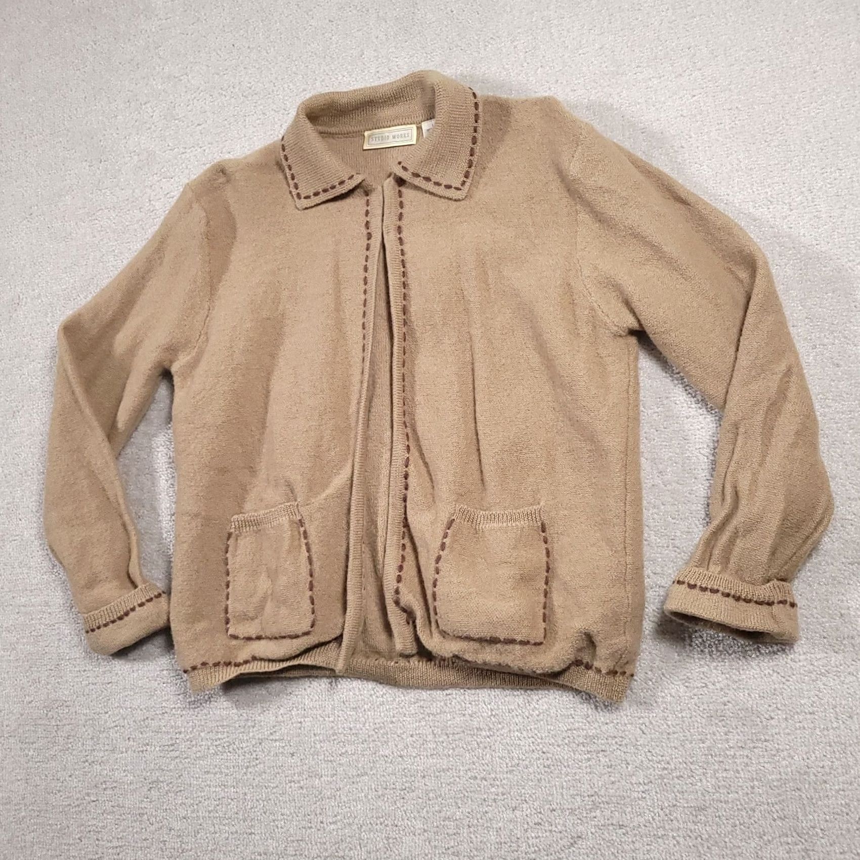 Vintage VINTAGE Studio Works Cardigan Sweater Women Large Beige Collared Wool Knit Long Sleeve Pockets Size L / US 10 / IT 46 - 2 Thumbnail