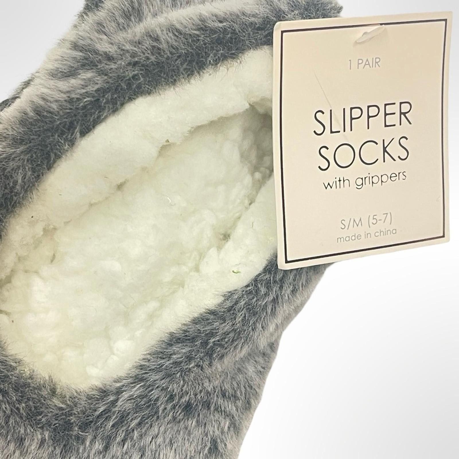 Other Gray Fuzzy Slipper Socks size 5-7 NWT Size US 6 / IT 36 - 2 Thumbnail