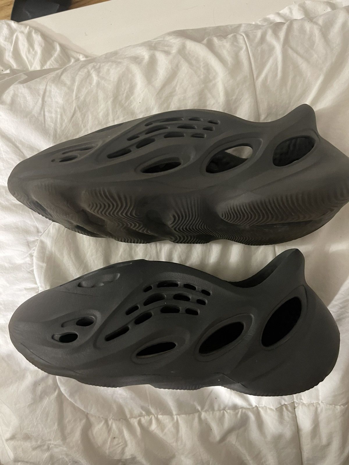 Adidas Adidas Yeezy Foams Black Size US 8 / EU 41 - 1 Thumbnail