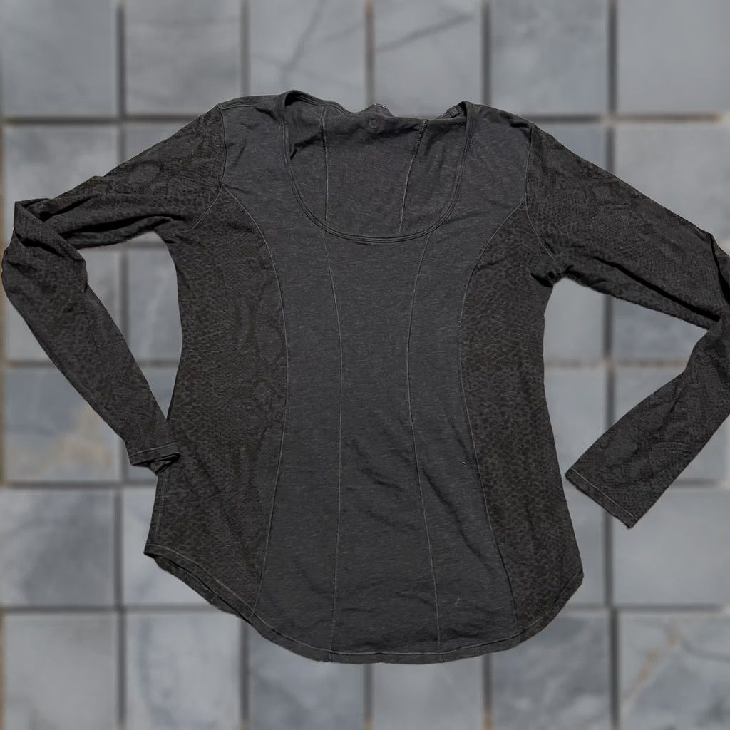Lululemon Lululemon Shirt Womens Large Gray Long Sleeve Lace Women's L Regular Casual Size L / US 10 / IT 46 - 1 Thumbnail