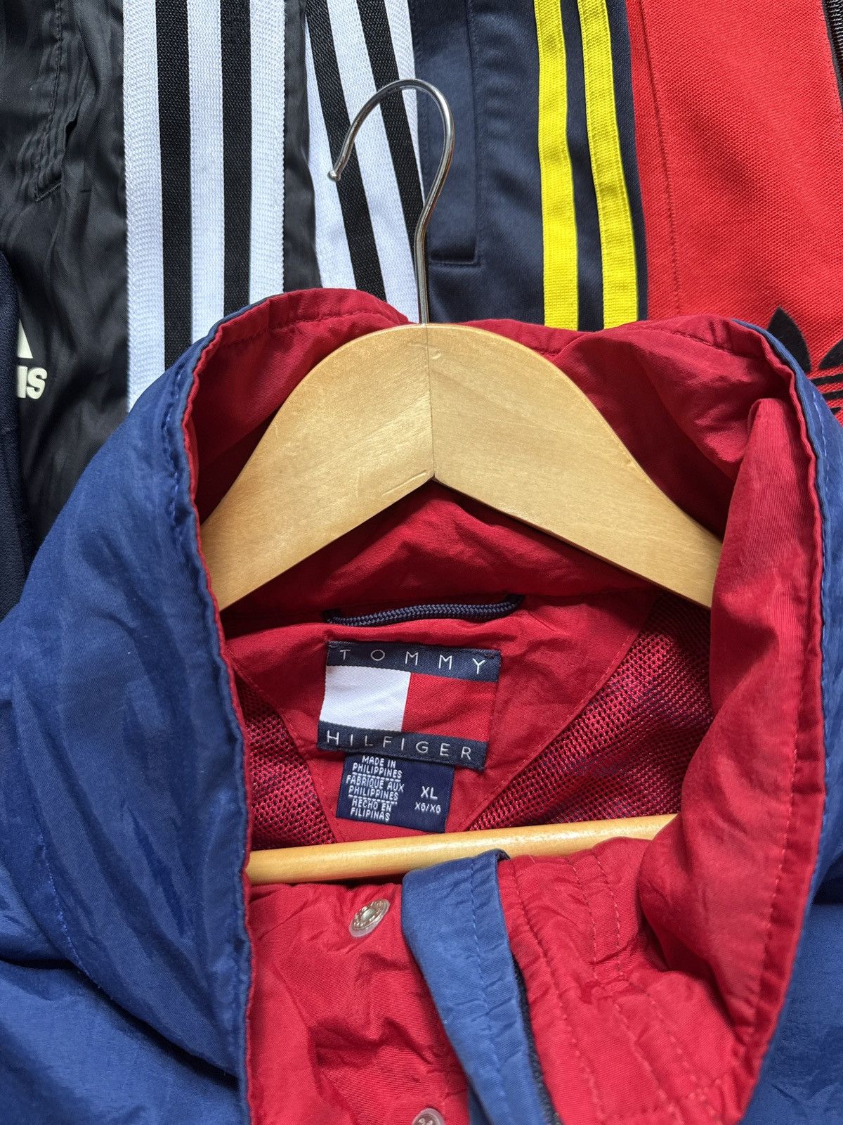 Tommy Hilfiger vintage 90s Tommy Hilfiger blue windbreaker jacket Size US XL / EU 56 / 4 - 4 Thumbnail