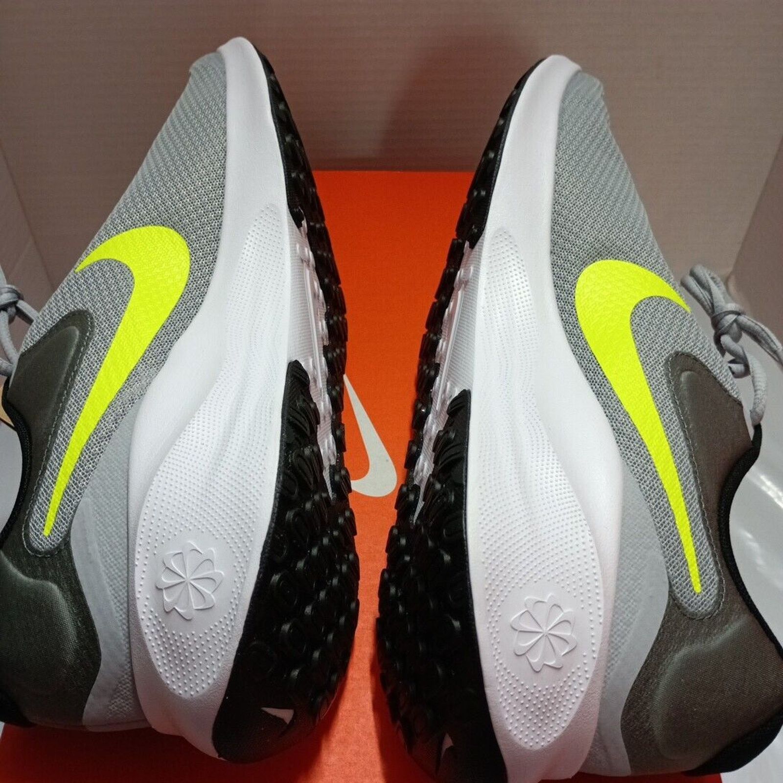 Nike Nike Revolution 7 Wolf Grey Volt Running Shoes Men’s Size 13 Size US 13 / EU 46 - 7 Thumbnail
