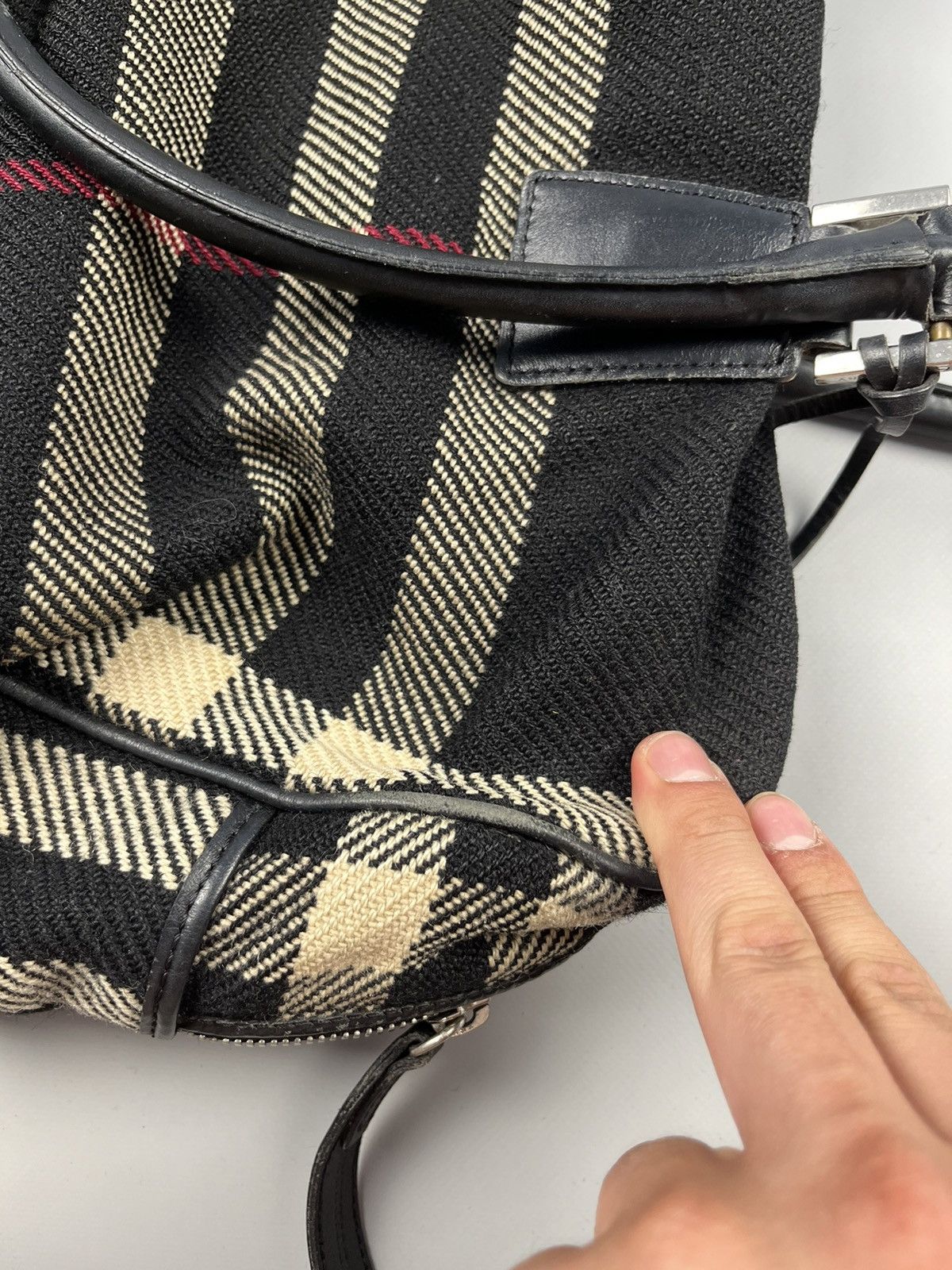 Burberry BURBERRY Vintage Nova Check Tweed Wool/Leather Tote Bag Size ONE SIZE - 20 Thumbnail
