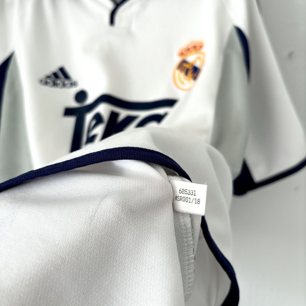 Adidas × Vintage 2000 2001 Real Madrid Adidas Retro Vintage Soccer Jersey Size US M / EU 48-50 / 2 - 11 Thumbnail