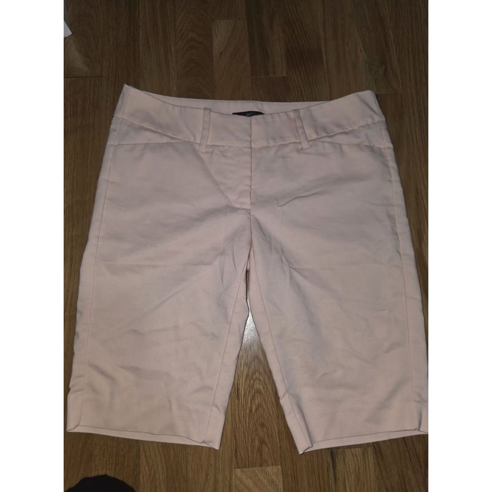 Mossimo Mossimo Women's Bermuda Shorts 0 Light Pink Khaki Knee Long Inseam 12in Regular Stretch Button Flat Front Solid Mens? Size 25" / US 0 / IT 36 - 2 Thumbnail