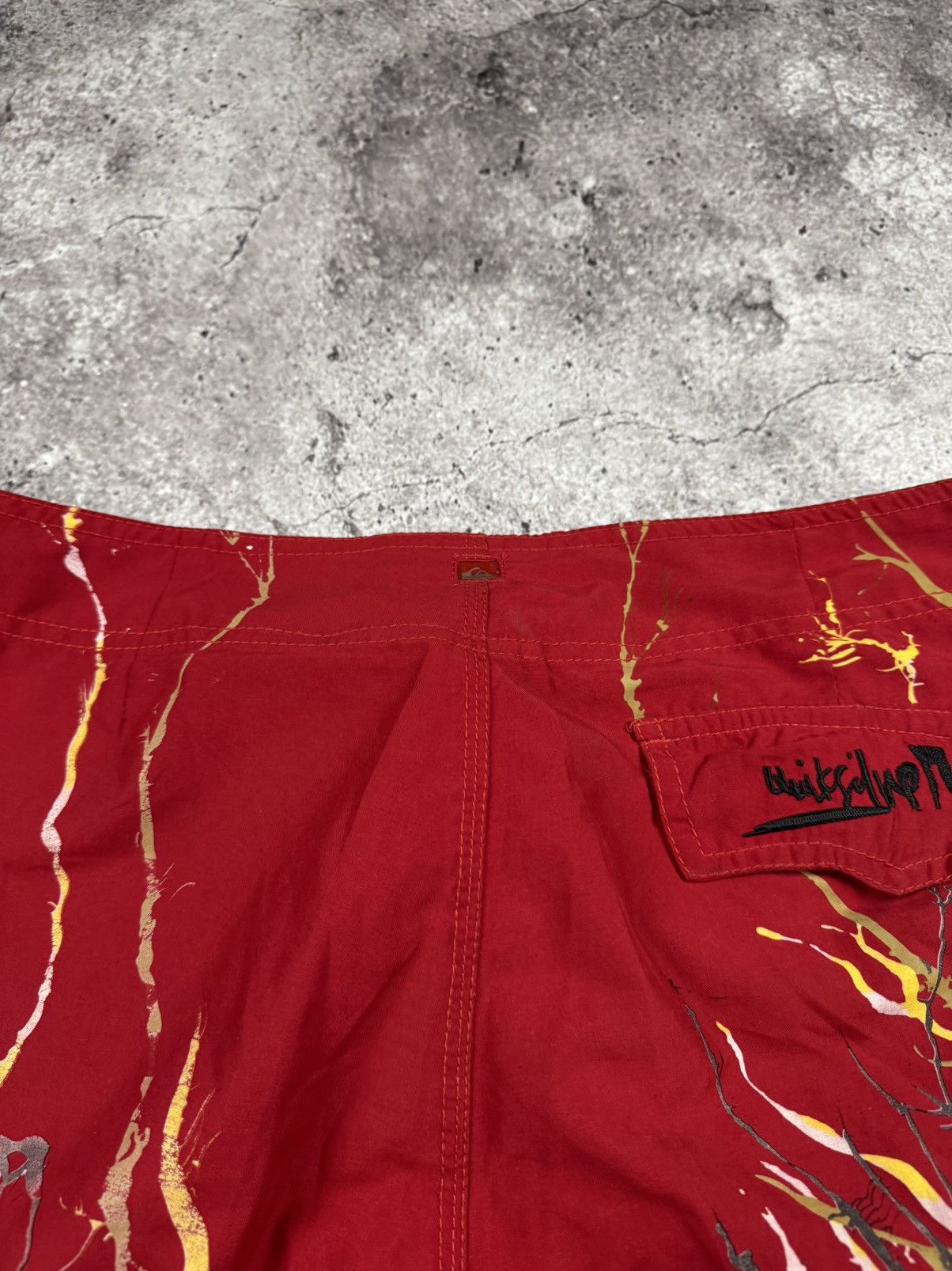 Quiksilver VINAGE QUICKSILVER Y2K FIRE GOLD TREE GRAPHIC SHORTS BILLA Size US 34 / EU 50 - 6 Thumbnail