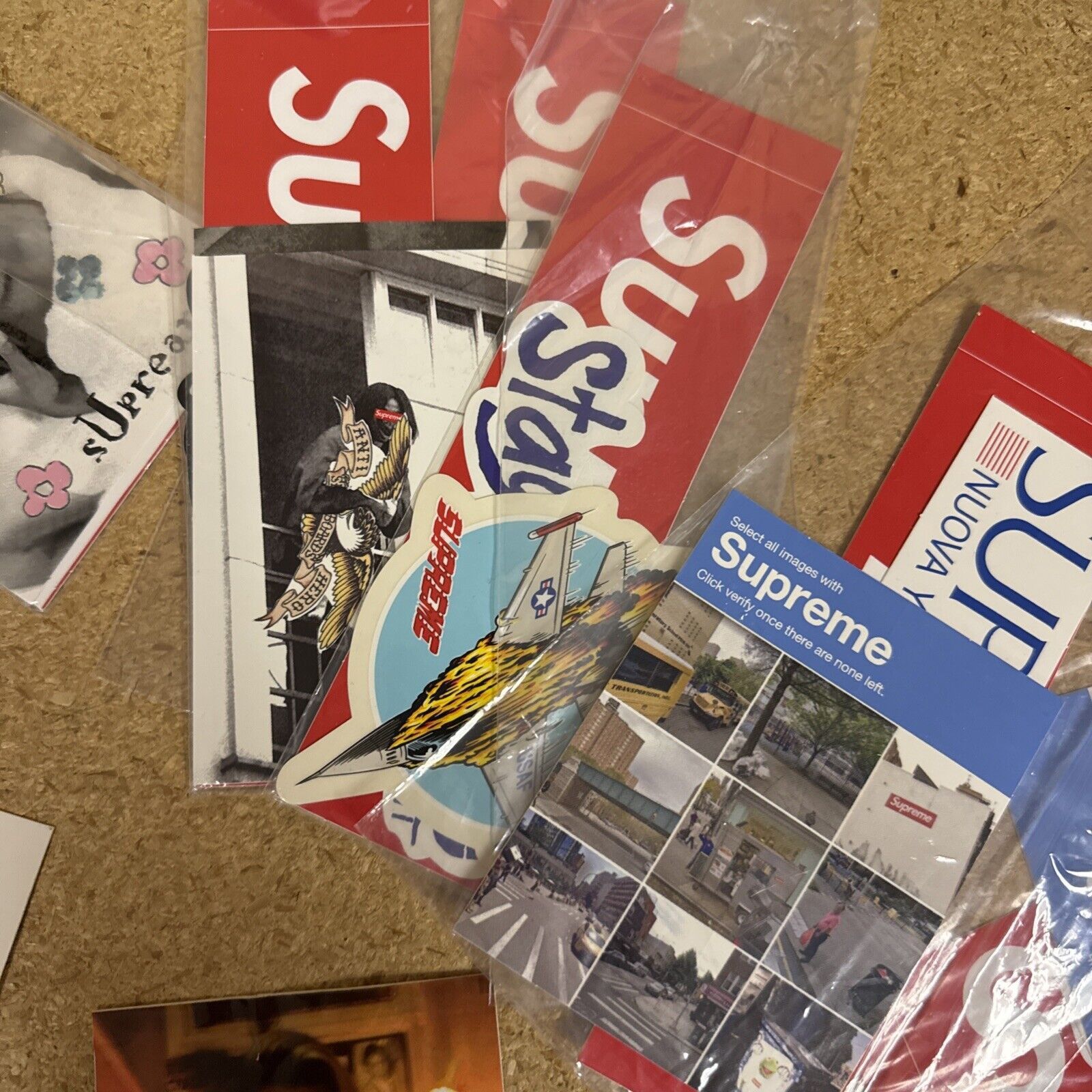 Supreme Supreme Sticker & Accessories 28 Box Logo, Bubbles, Ponchos Size ONE SIZE - 7 Thumbnail