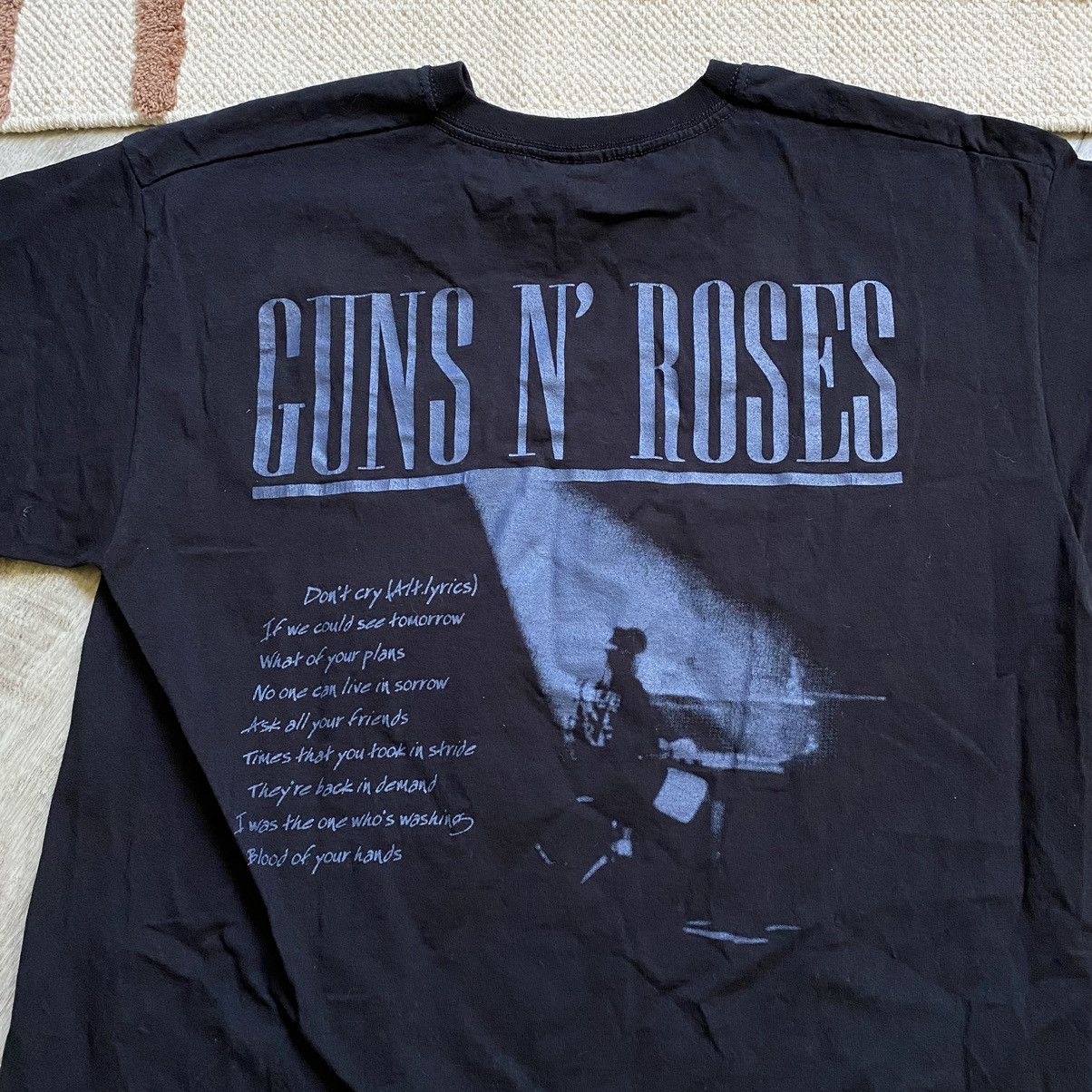 Band Tees VINTAGE GUNS N ROSES ROCK TOUR T SHIRT Size US M / EU 48-50 / 2 - 4 Thumbnail