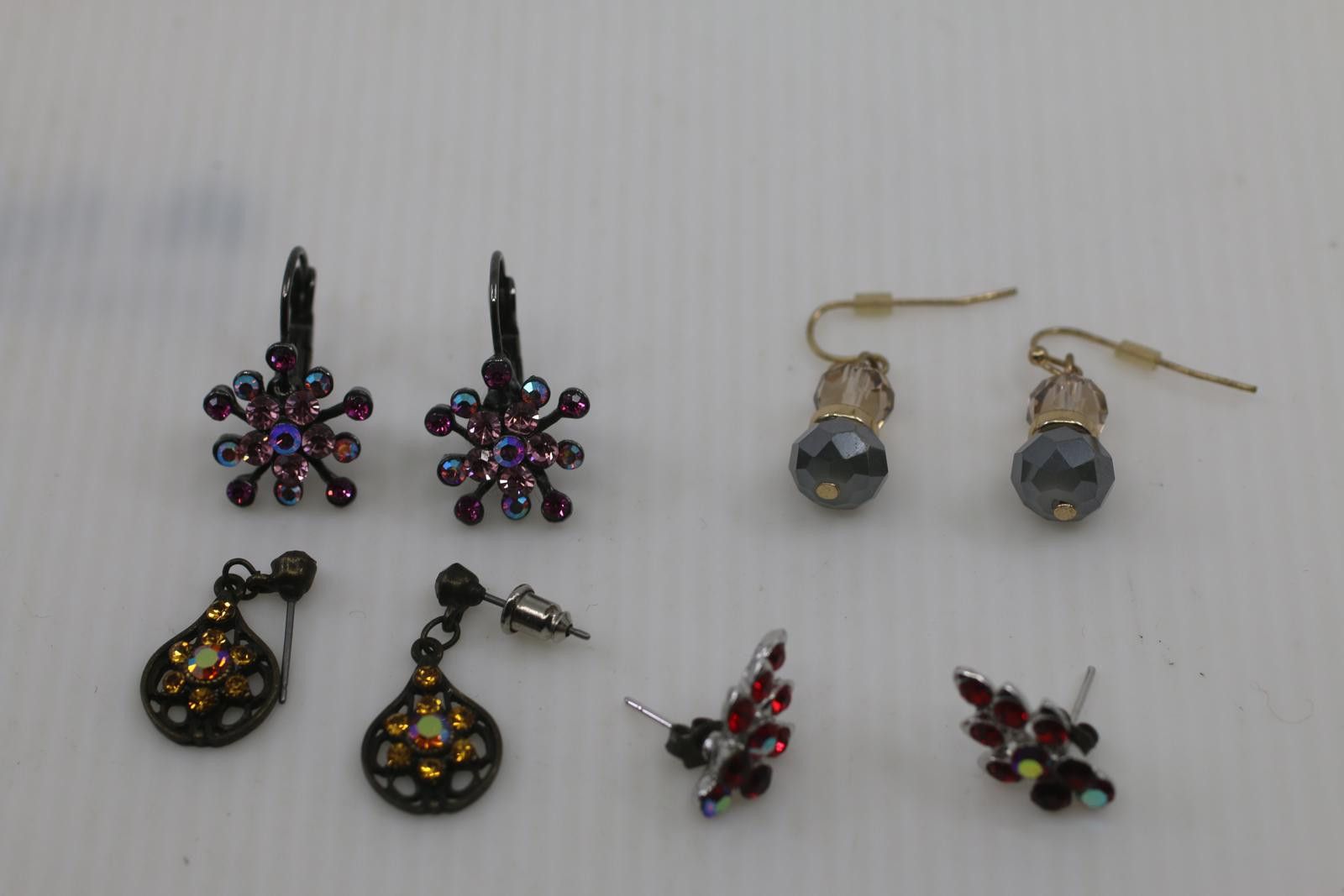 The Unbranded Brand Vintage Costume Earrings Lot RhinestoneStud Styles Mixed Set Size ONE SIZE - 1 Thumbnail