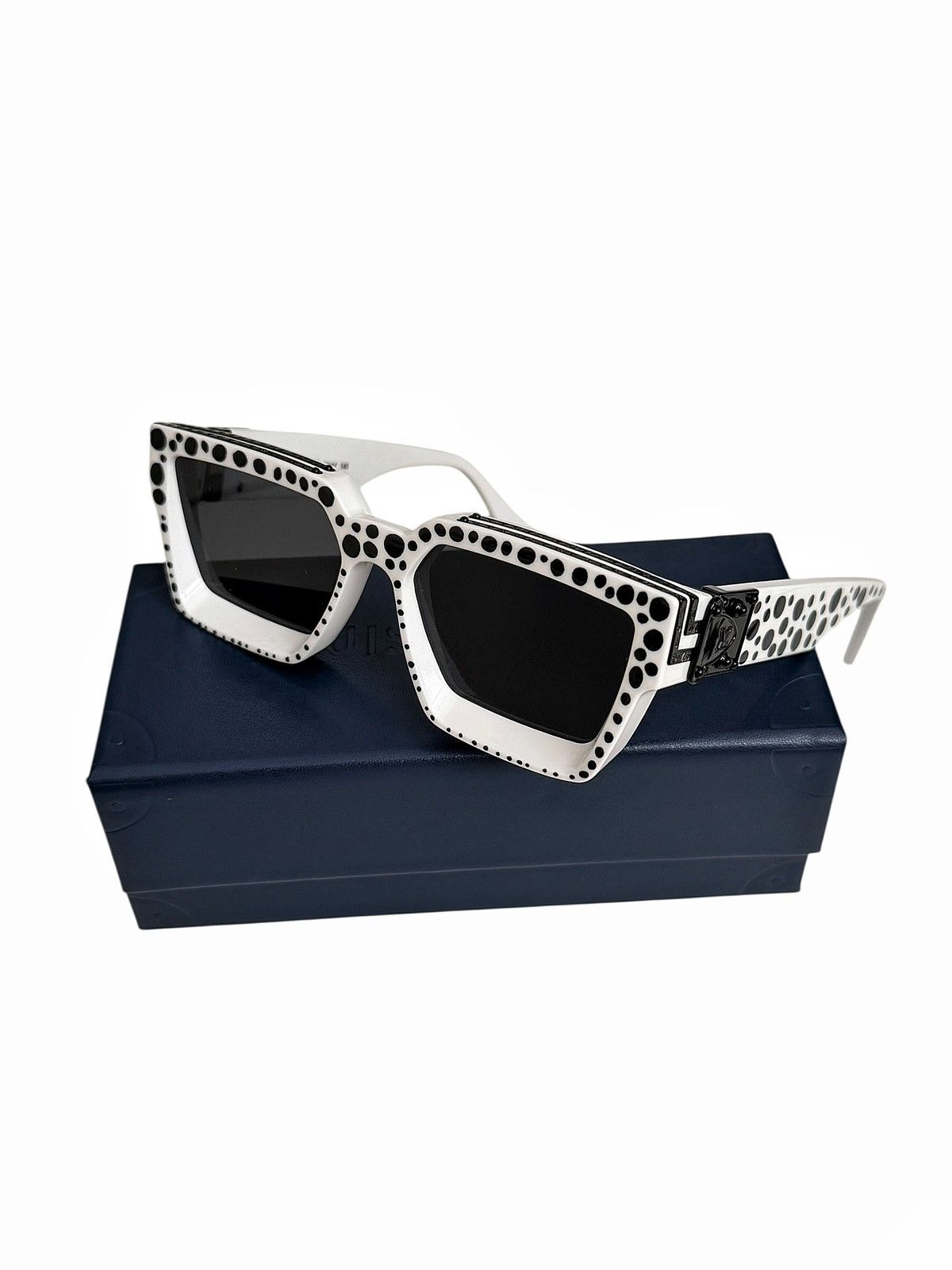 Louis Vuitton Yayoi Kusama 1.1 Millionaires Dot Sunglasses Size ONE SIZE - 1 Thumbnail