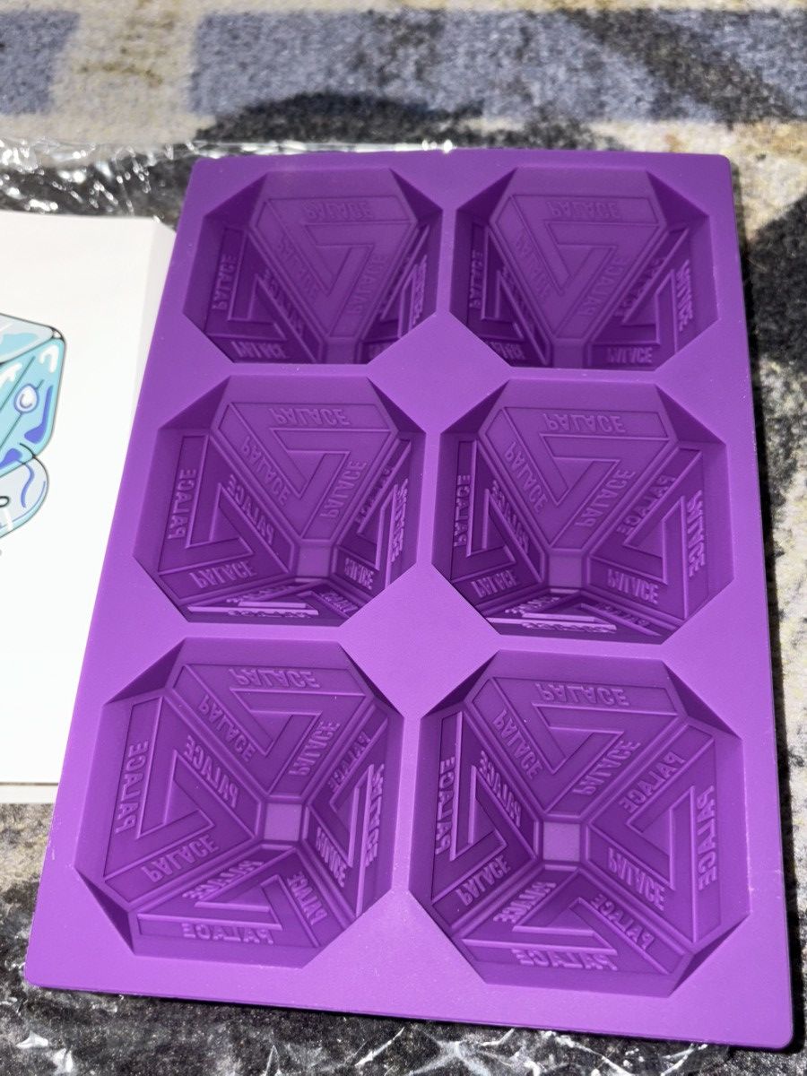 Palace Palace Tri-Ferg Ice Cube Tray | Grailed