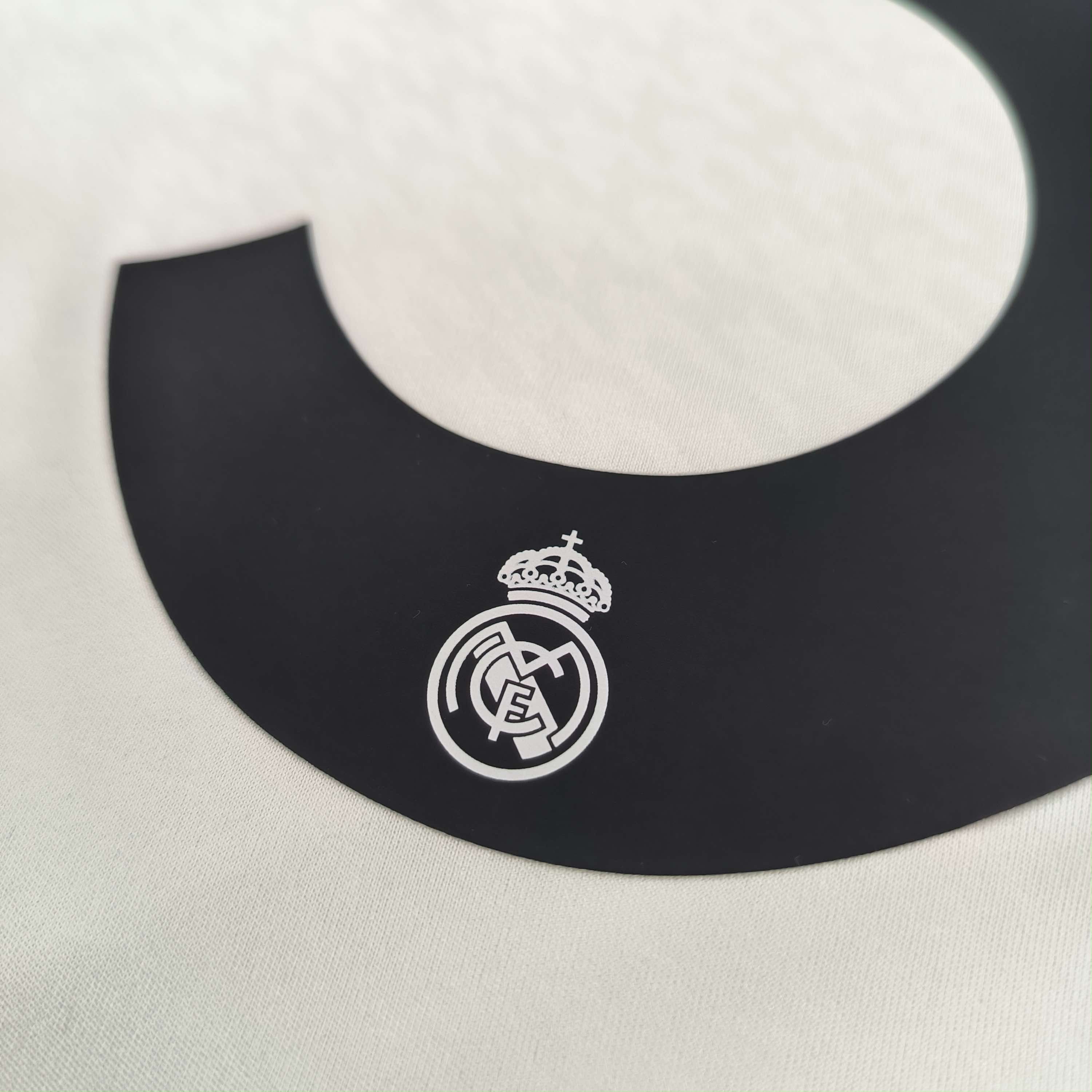 Adidas NEW Real Madrid 24-25 home UCL Bellingham football jersey M Size US M / EU 48-50 / 2 - 12 Thumbnail