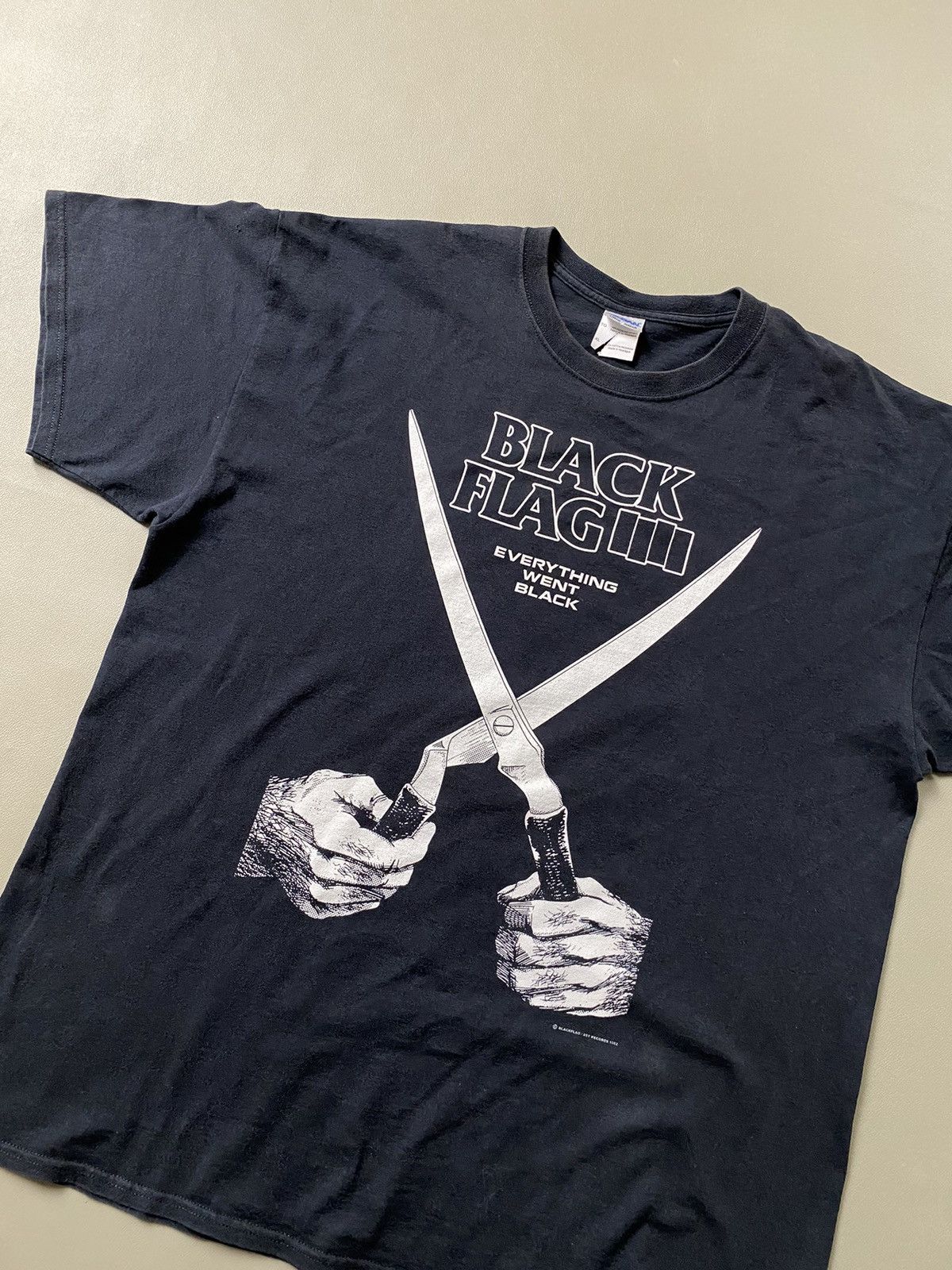 Band Tees Vintage 00s Black Flag Everything Went Black Tshirt Size US XL / EU 56 / 4 - 2 Thumbnail