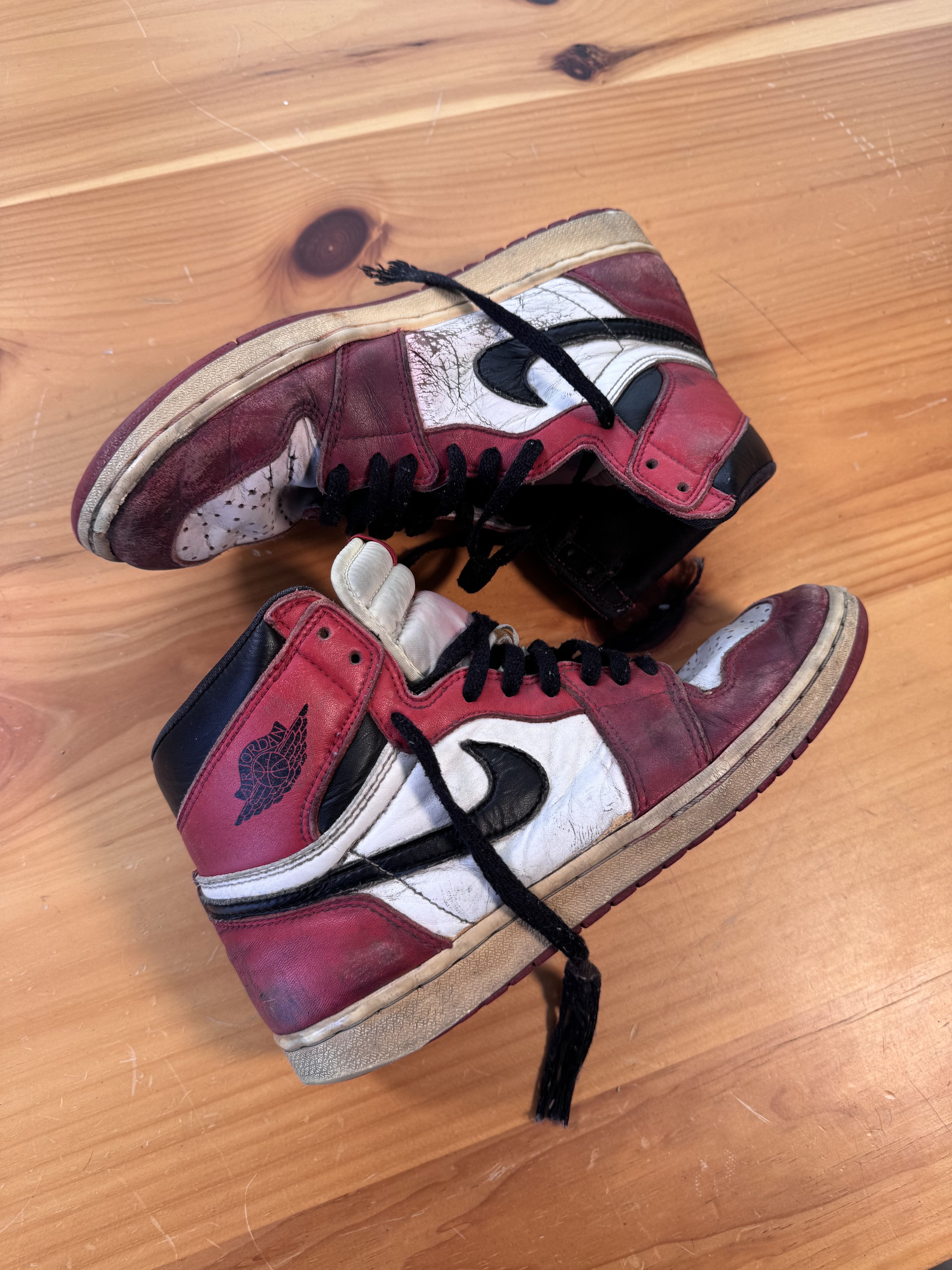 Jordan Brand 1994 Jordan Chicago 1 destroyed Size US 10 / EU 43 - 1 Thumbnail