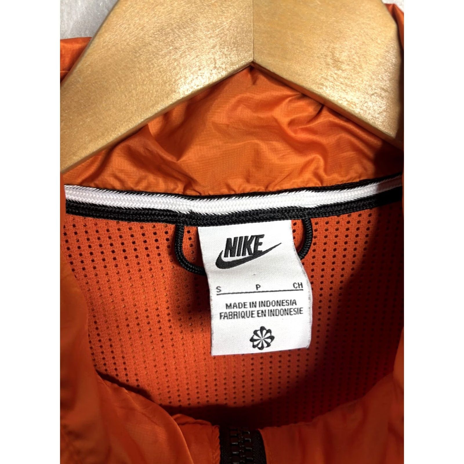 Nike Nike Jacket Mens Small Orange Hooded Running Windbreaker Full Zip Chest Pocket Size US S / EU 44-46 / 1 - 4 Thumbnail