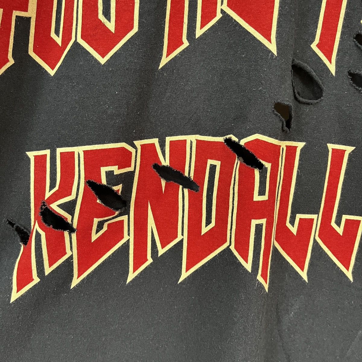 Kendall And Kylie Distressed Kendall And Kylie Iconic Streetwear TShirt Size US L / EU 52-54 / 3 - 14 Thumbnail