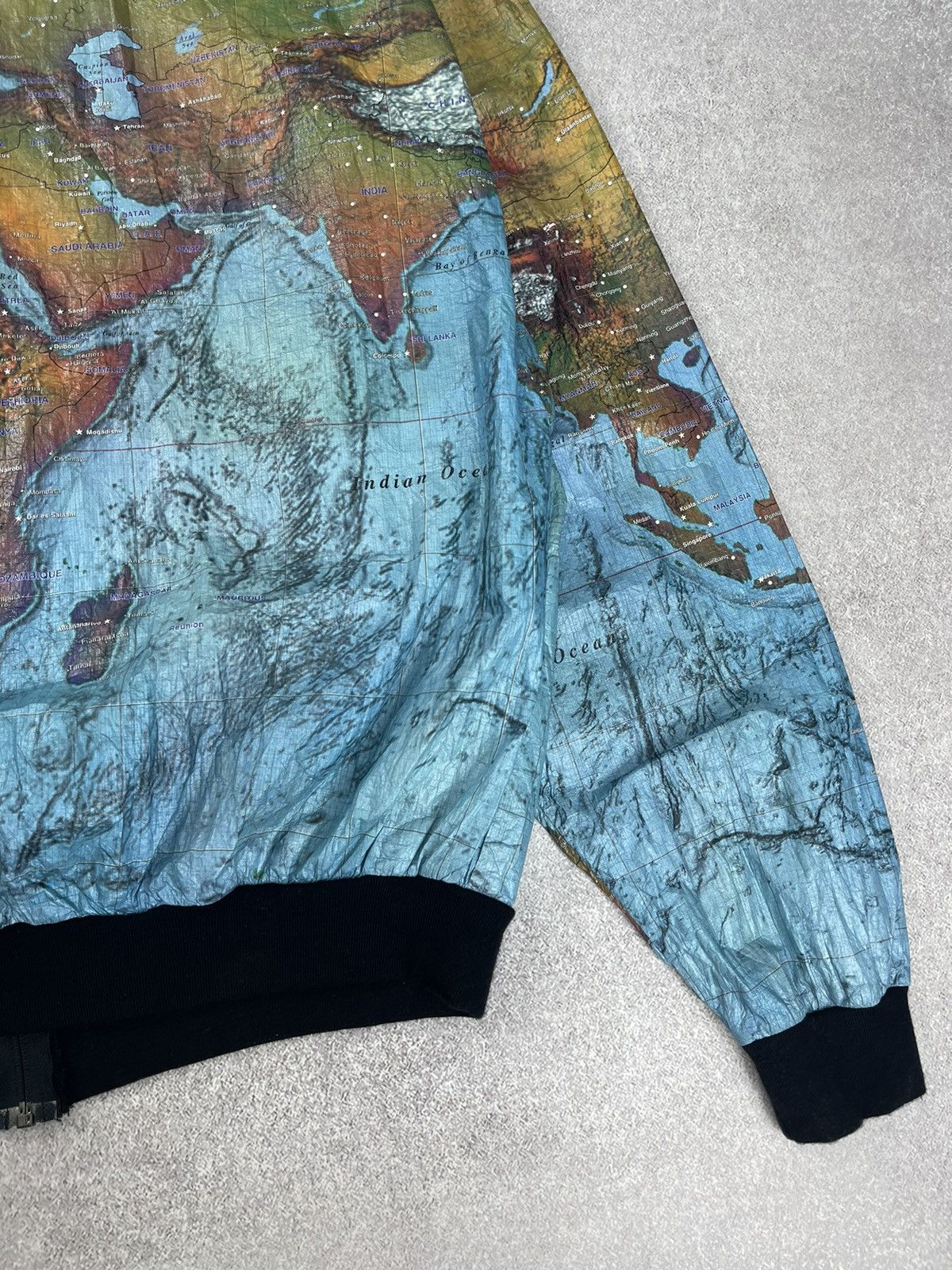 Vintage Vintage1998 World Map All Over Print Jacket Kurt Cobain Size US XL / EU 56 / 4 - 12 Thumbnail