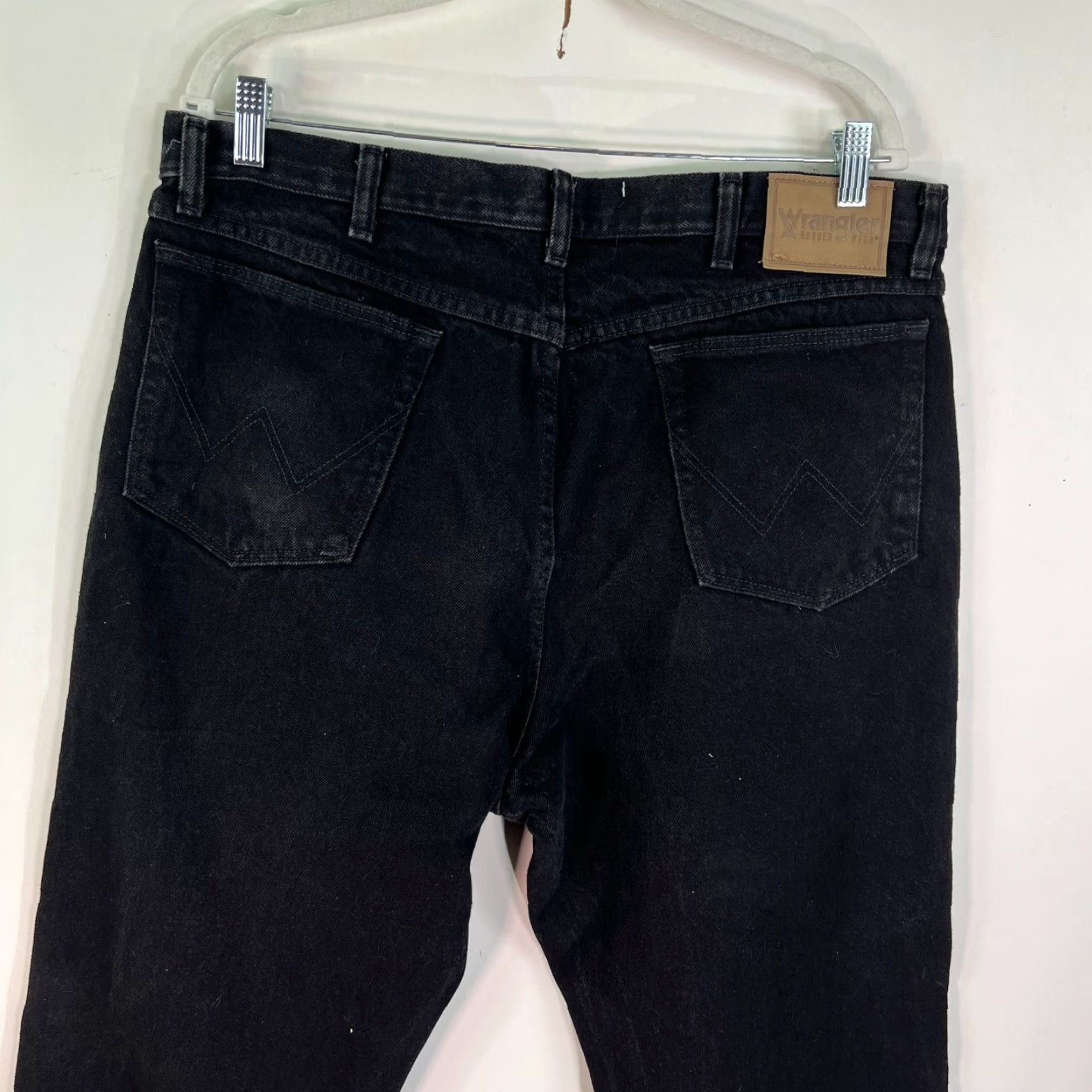 Wrangler Wrangler Jeans Mens 38 Black Straight Leg Denim 38x30 USA Wrangler Rugged Wear 13MWZ Mens Size 38 Black Straight Jeans Size US 38 / EU 54 - 6 Thumbnail