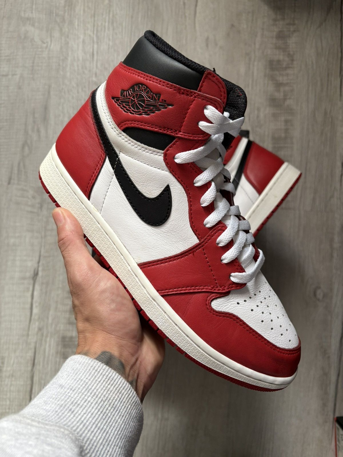 Jordan Brand Jordan 1 Chicago (2015) Size US 9.5 / EU 42-43 - 1 Thumbnail