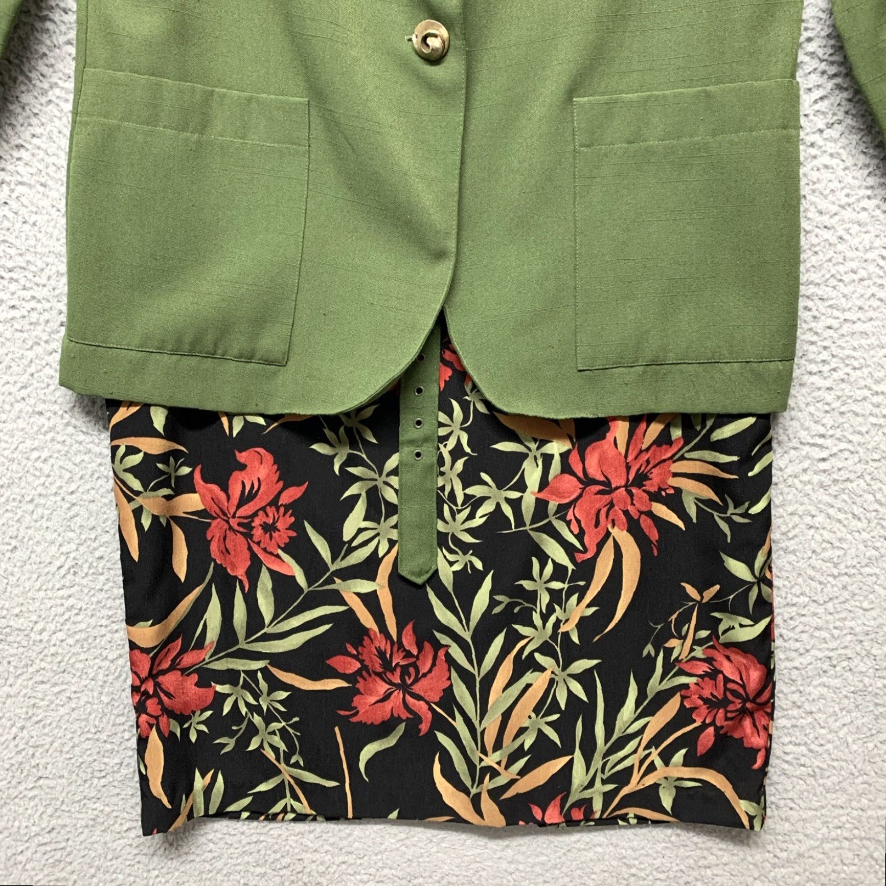 Lee Kathie Lee Dress Jacket W/Belt 2 Pockets Petite 8/10 6" Slit Knee Length Green Black Red & Gold Womens Size M / US 6-8 / IT 42-44 - 3 Thumbnail