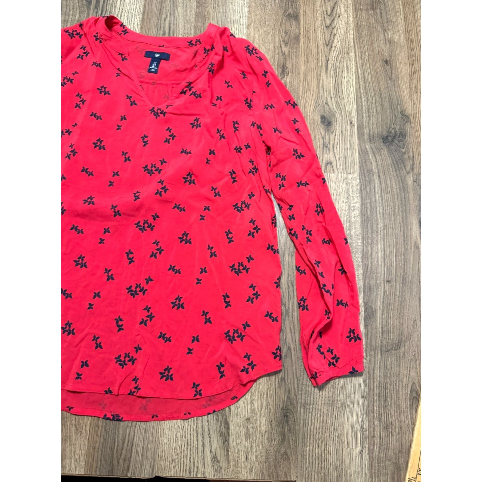 Gap GAP Blouse Women's Size Small Red Black Floral Long Sleeve Shirt V-neck Shirt Size S / US 4 / IT 40 - 4 Thumbnail
