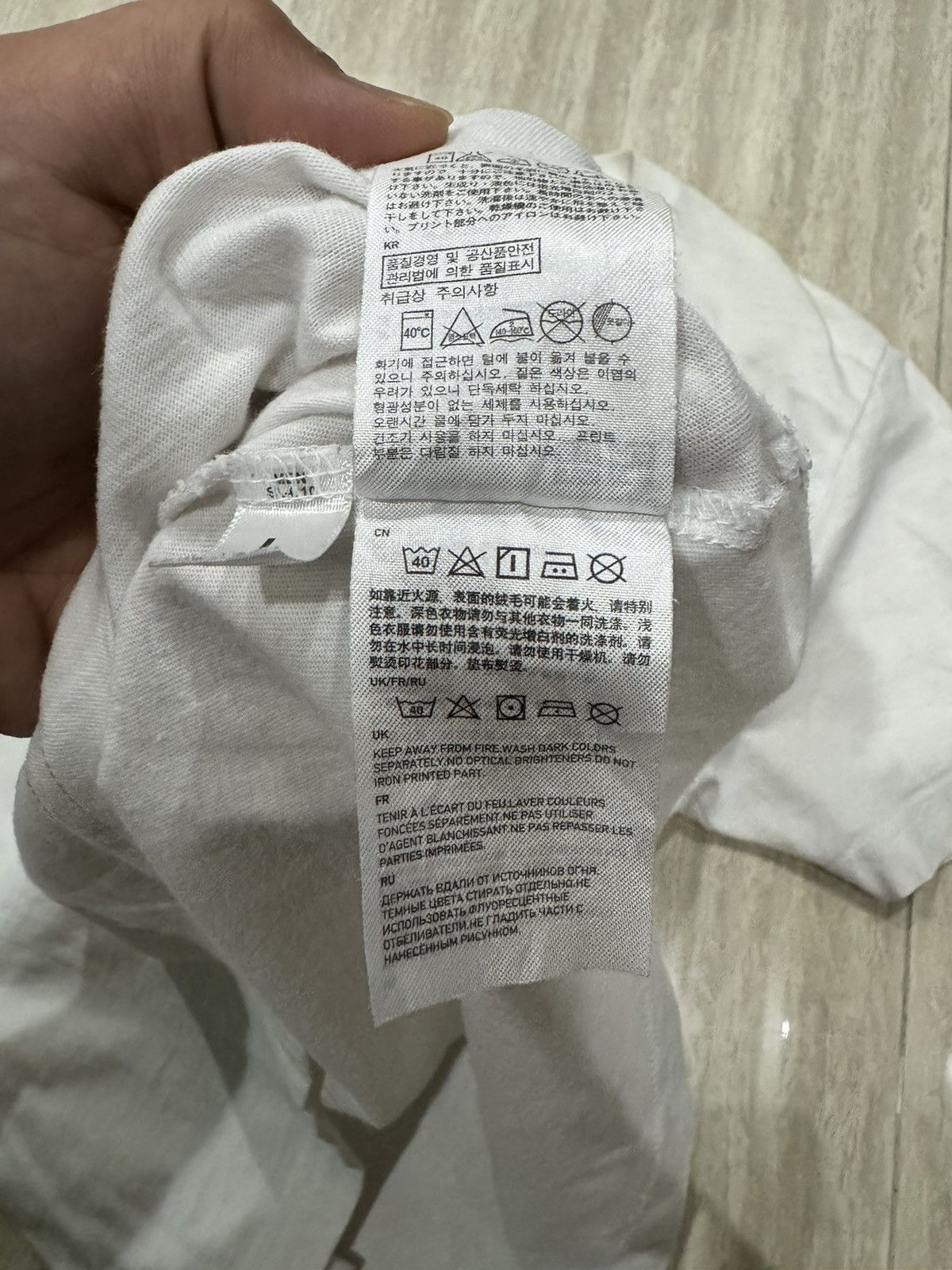 Disney Mickey mouse cube Uniqlo x Disney White Shirt L Size Size US L / EU 52-54 / 3 - 8 Thumbnail