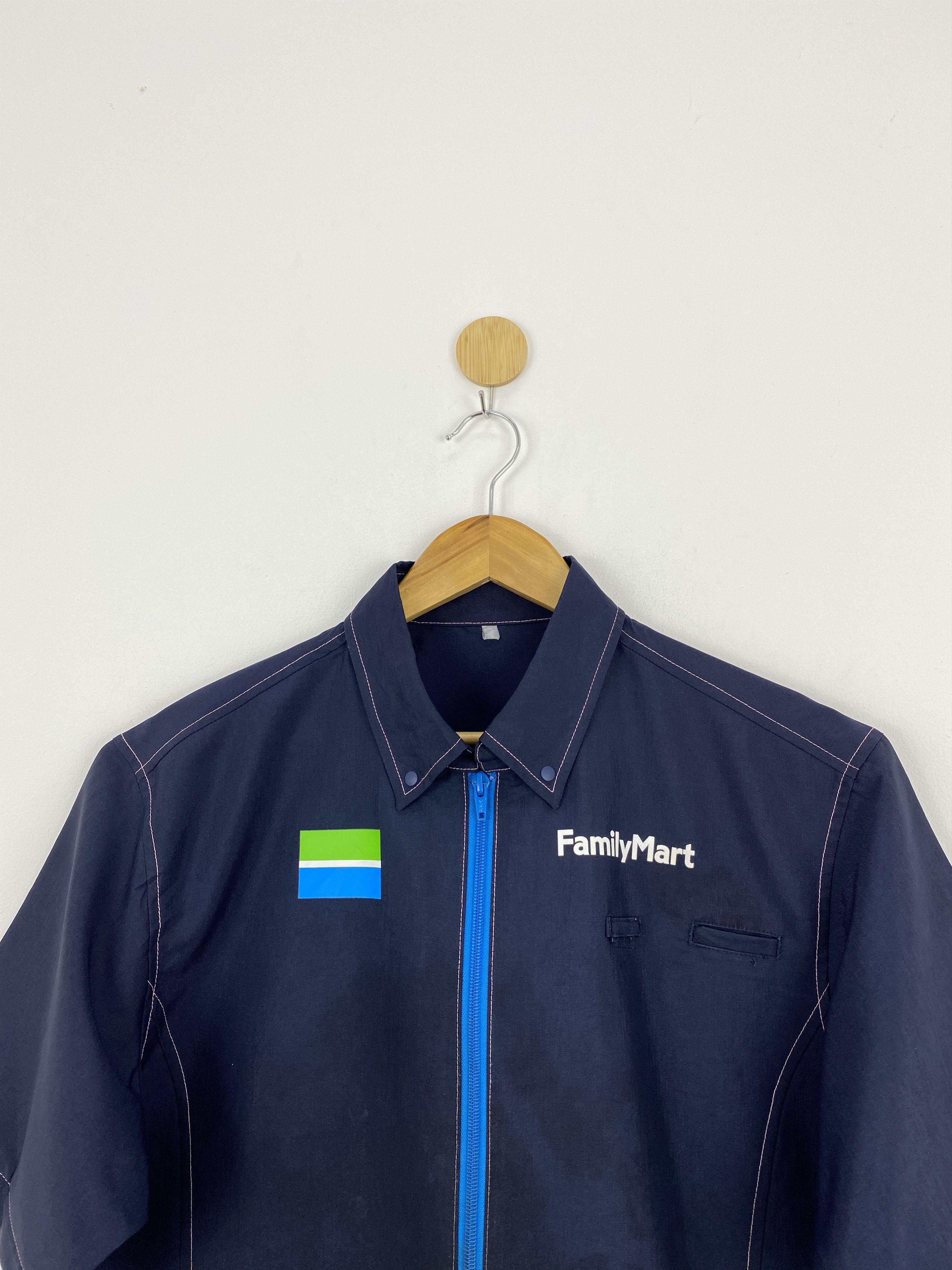 Japanese Brand × Vintage Vintage Family Mart Workers Shirt J1772 Size US L / EU 52-54 / 3 - 2 Thumbnail