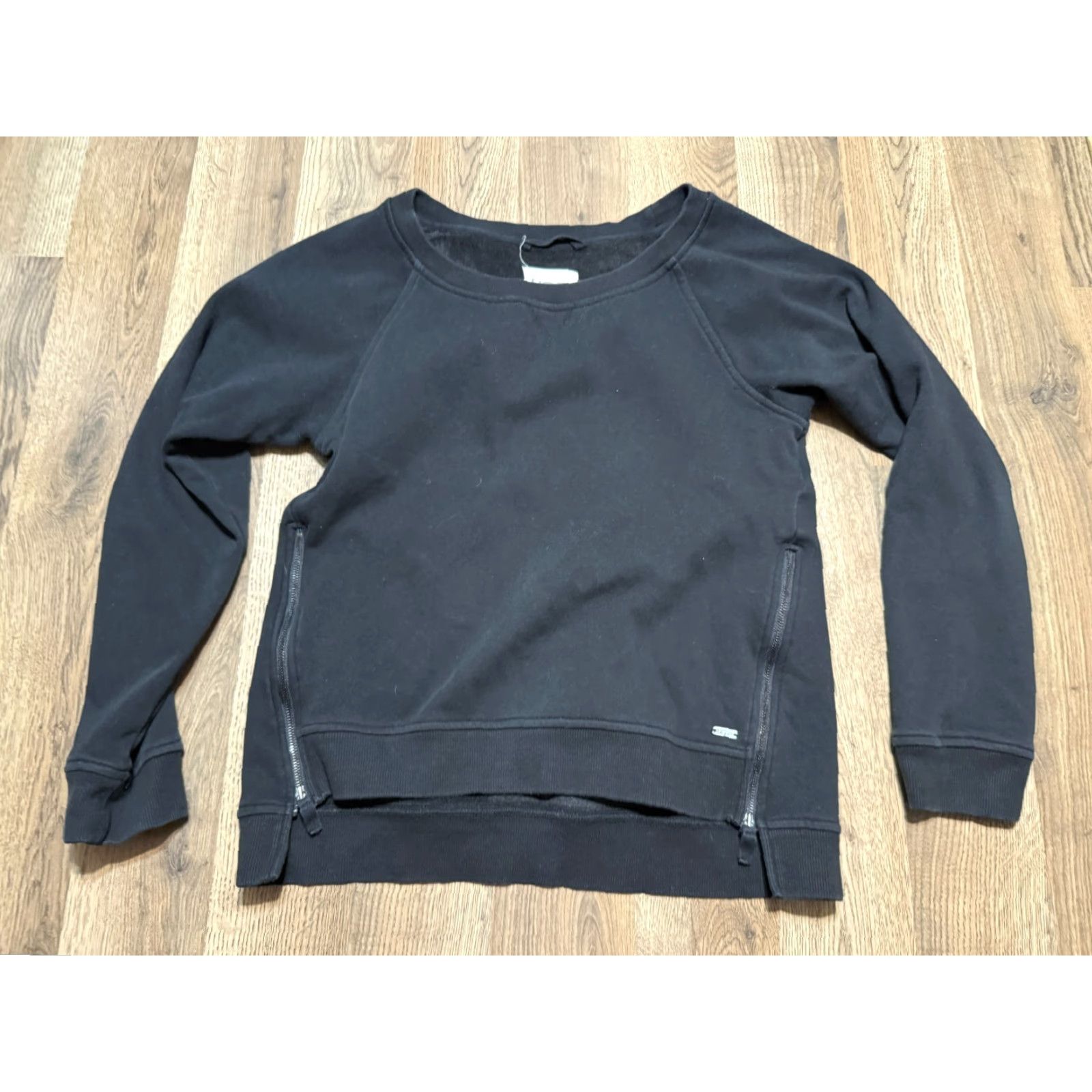 Ugg UGG Sweater Women Size Small Black Crewneck Front Sides Zipper Pullover Size S / US 4 / IT 40 - 2 Thumbnail