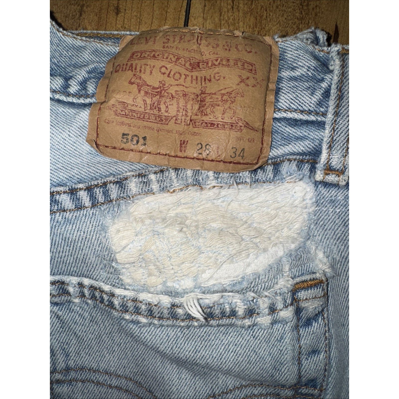 Levi's × Vintage Levi’s 501 26x32 Distressed Light Wash Jeans Embroidery Y2K Size US 26 / EU 42 - 4 Thumbnail