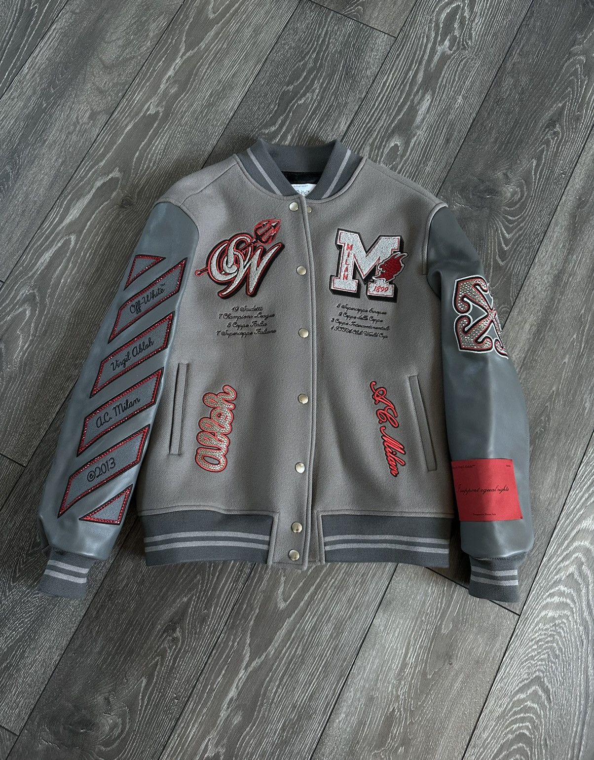 Off-White off white x ac milan 23/24 devil varsity bomber jacket Size US M / EU 48-50 / 2 - 2 Thumbnail