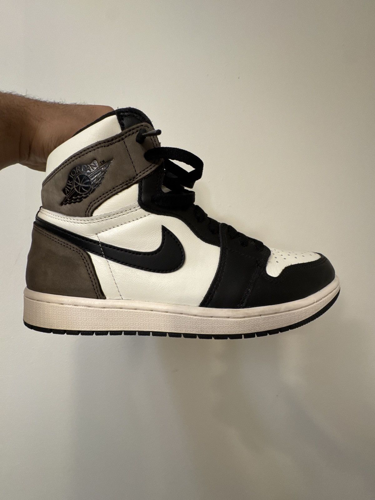 Nike AIR JORDAN 1 RETRO HIGH OG. Size US 10 / EU 43 - 7 Thumbnail